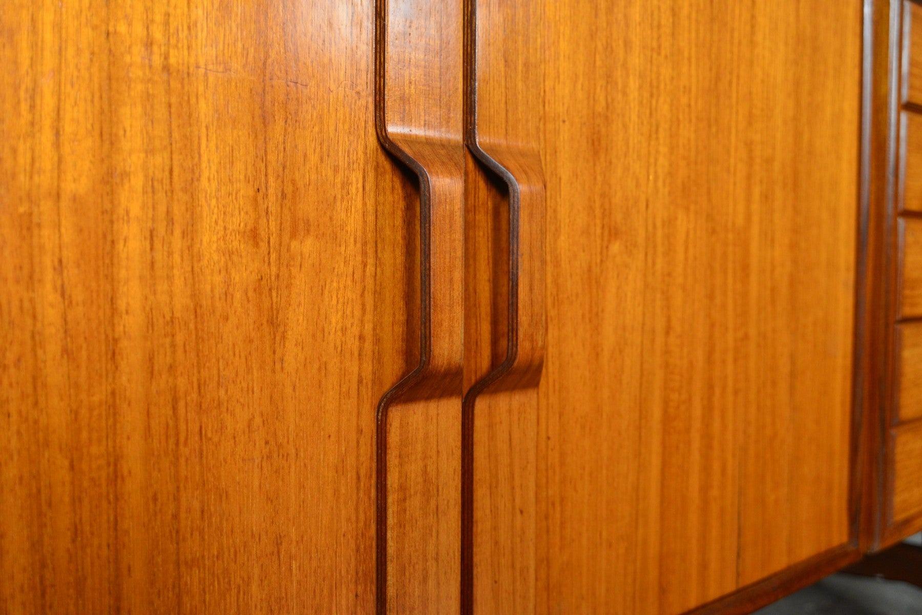 Gran Credenza italiana Gianfranco Frattini de los años 60 en teca en venta 3