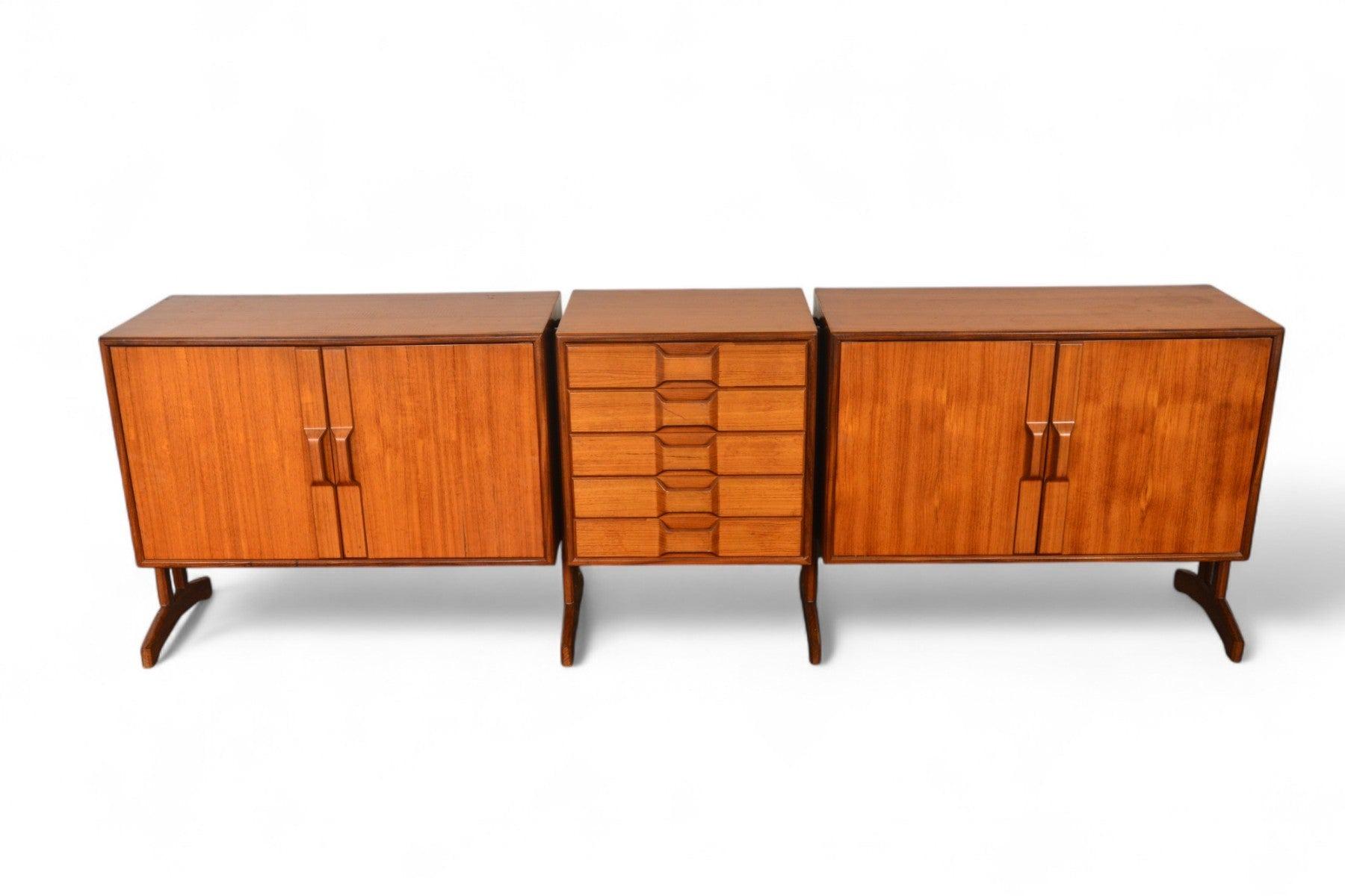 Origen: Italia
Diseñador: Gianfranco Frattini
Fabricante: G.Benzoni Meda
Época: años 60
Materiales: Teca
Dimensiones: 101,5