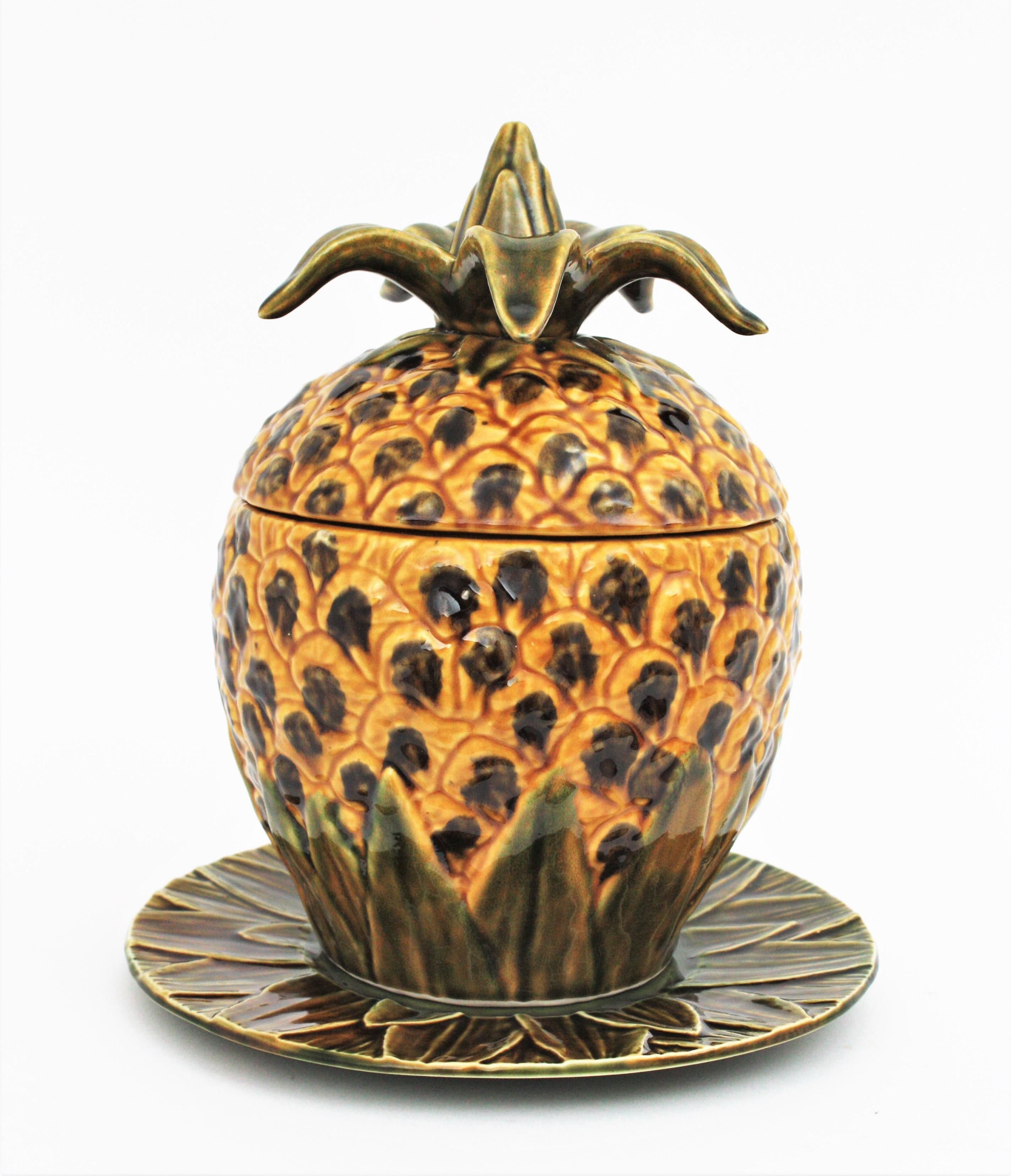 Midcentury Ananas XL Terrine Tafelaufsatz aus glasierter Keramik, 1960er Jahre (Moderne der Mitte des Jahrhunderts) im Angebot
