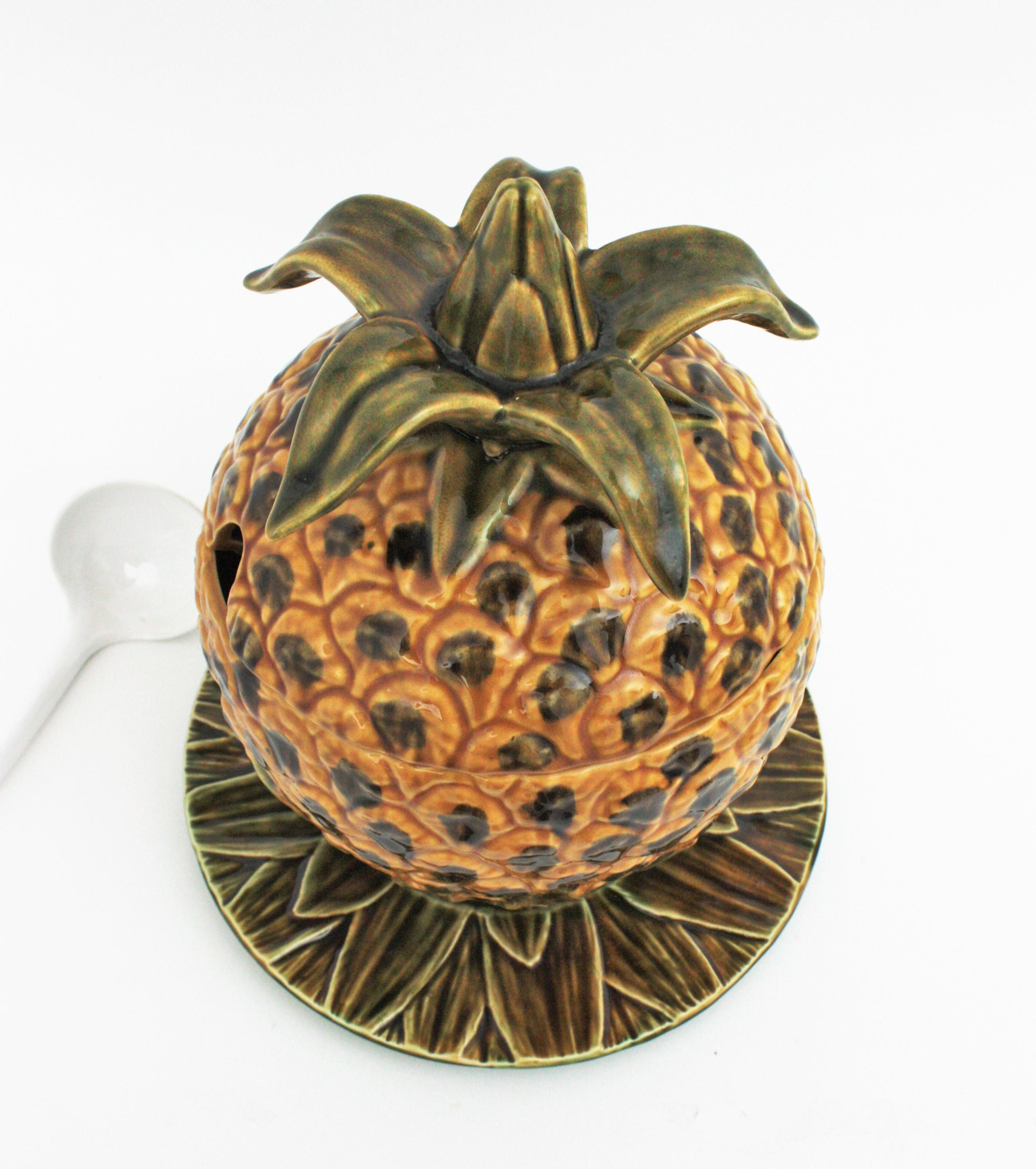 Midcentury Pineapple XL Tureen Centerpiece in Glazed Ceramic, 1960s In Excellent Condition For Sale In Barcelona, ES