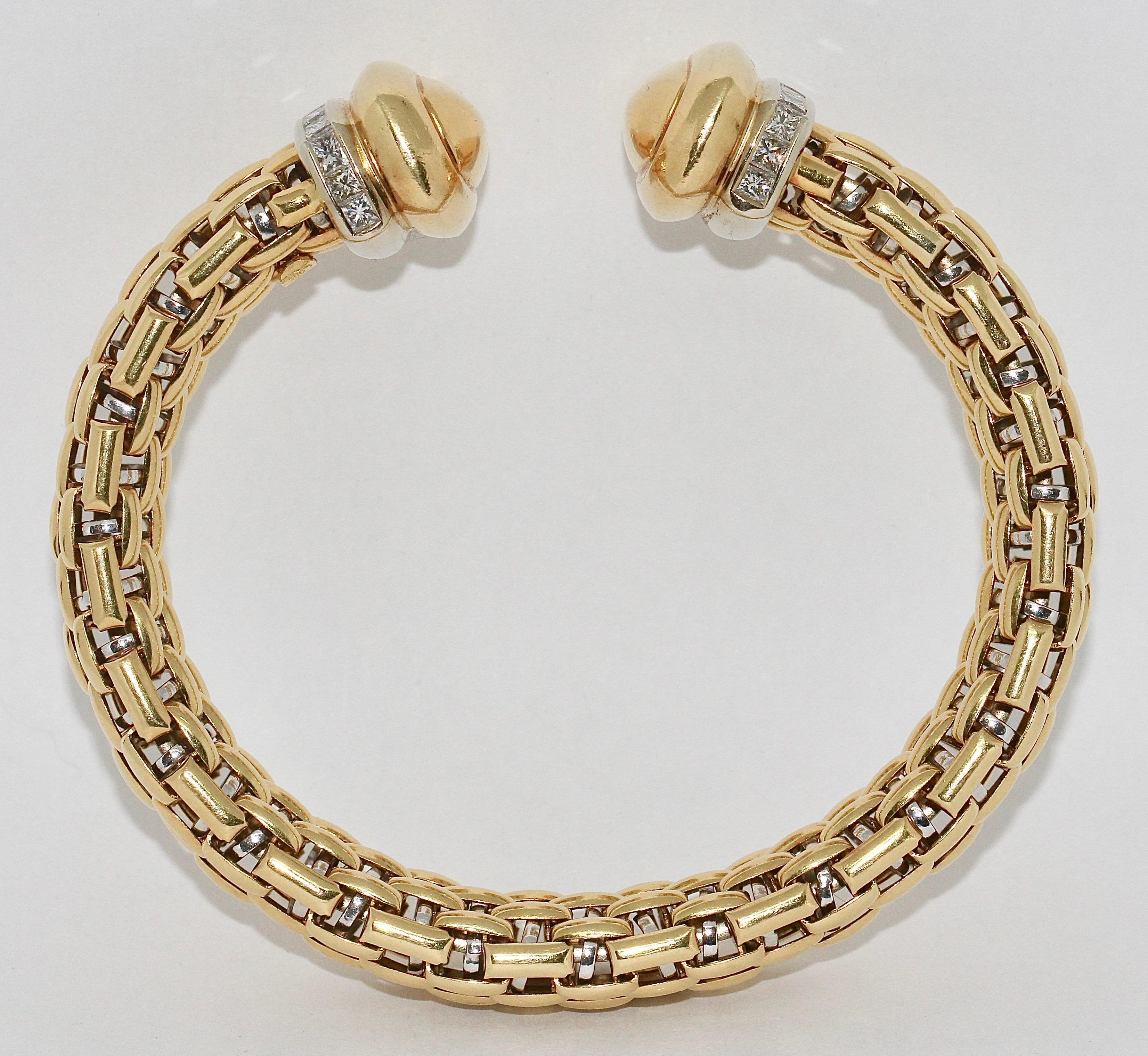 Armreif aus massivem Gold, Armband, 18 Karat mit 24 Diamanten im Prinzessinnenschliff im Zustand „Gut“ im Angebot in Berlin, DE