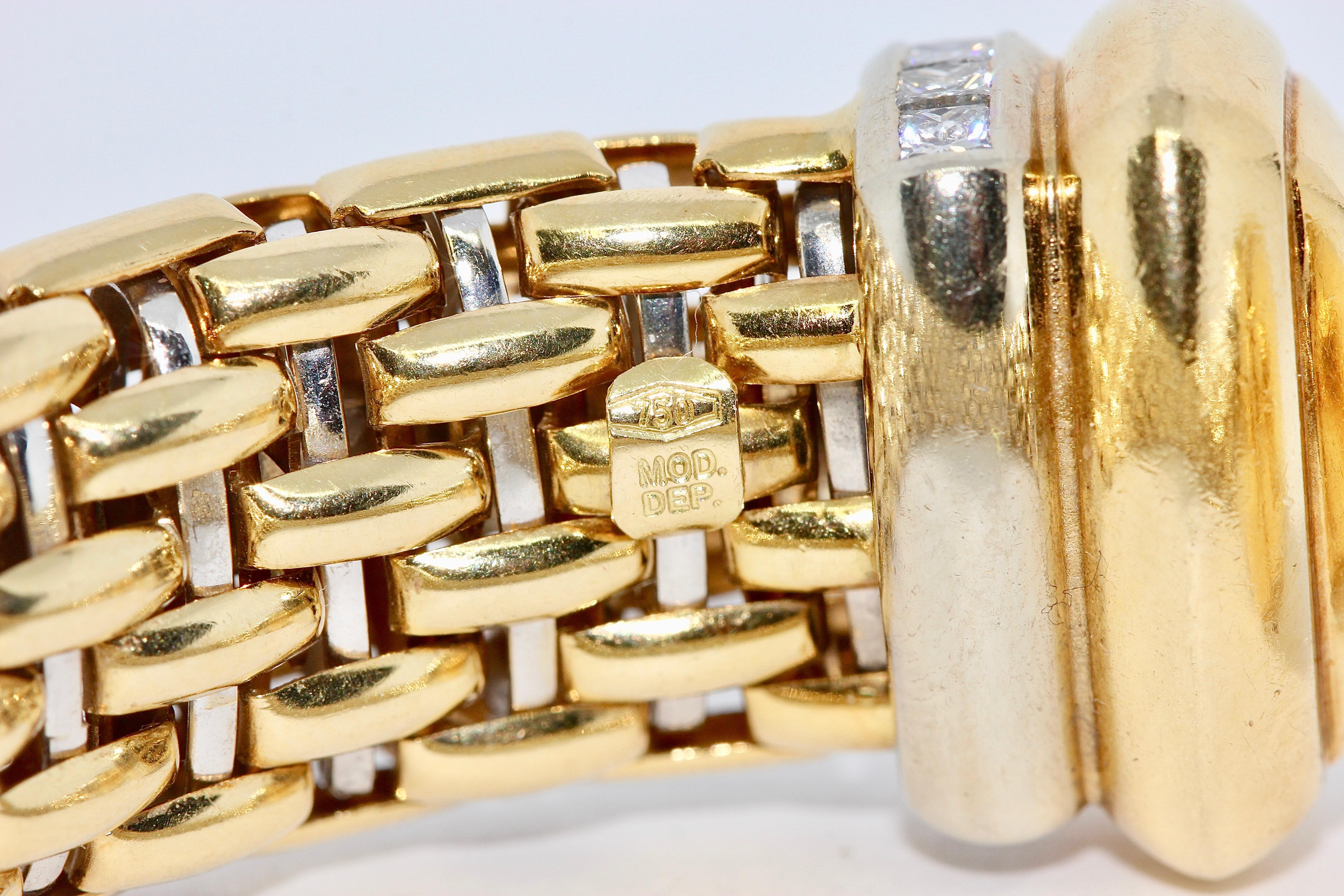 Massive Gold Bangle, Bracelet, 18 Karat with 24 Princess Cut Diamonds For Sale 2