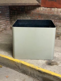 Massive Habitat International Aluminum Architectural Planter