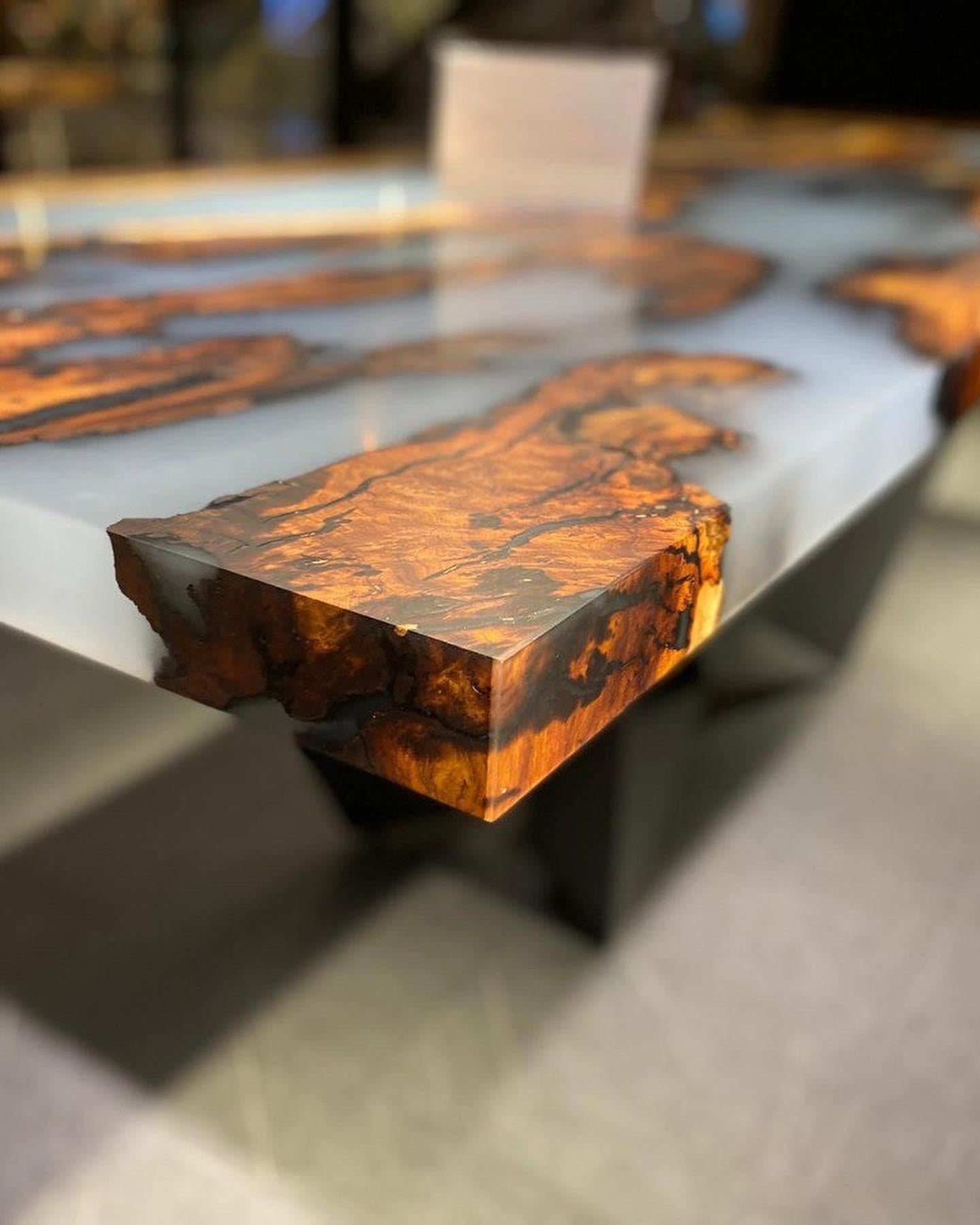 HACKBERRY CREAM EPOXY RESIN DINING TABLE

This epoxy table emerges as a unique work of art, inspired by nature's beauty. 

The epoxy table stands out not only for its design but also its durability. Thanks to its epoxy coating, it is highly