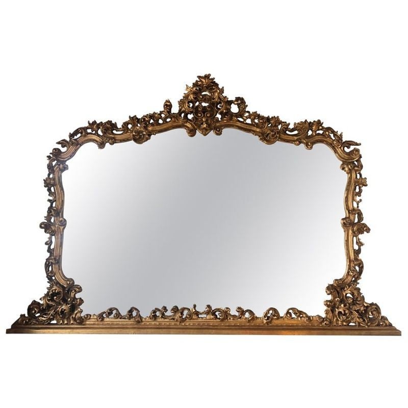 Miroir massif en bois doré sculpté à la main en vente