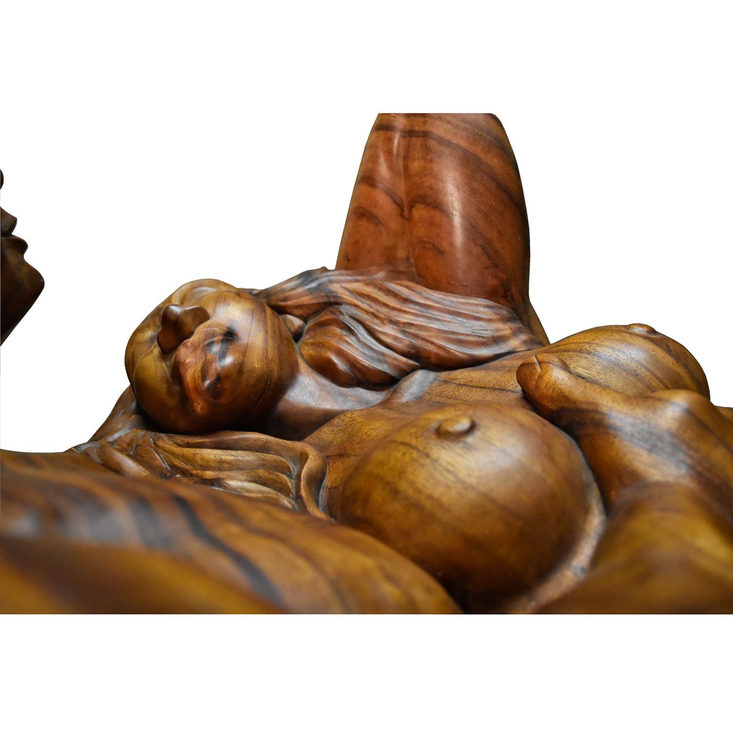 Massive Hand Carved Monkey Pod Exotic Hardwood Lovers Embrace Coffee Table In Good Condition For Sale In Chattanooga, TN