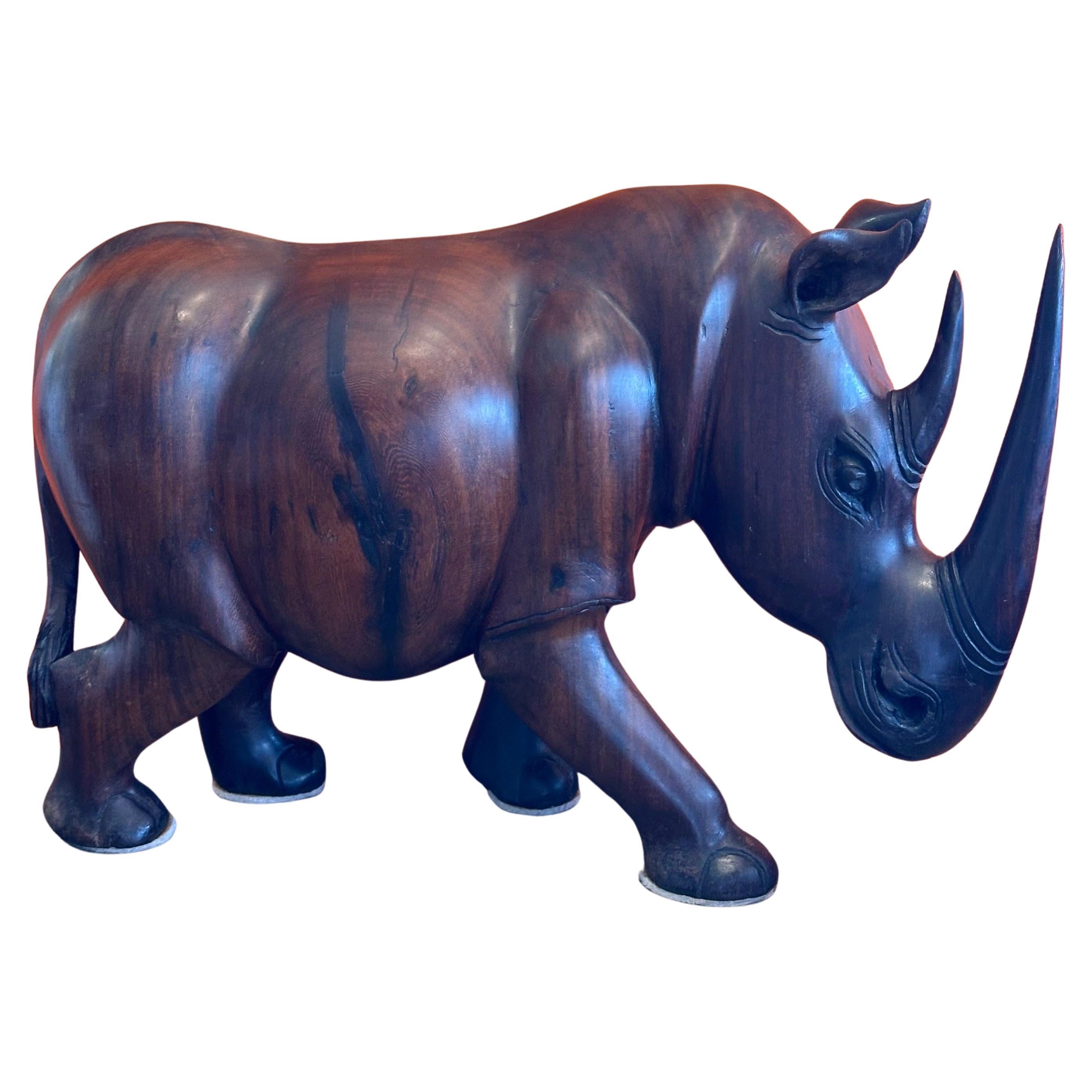 Grande sculpture de rhinocéros blancs sculptée à la main