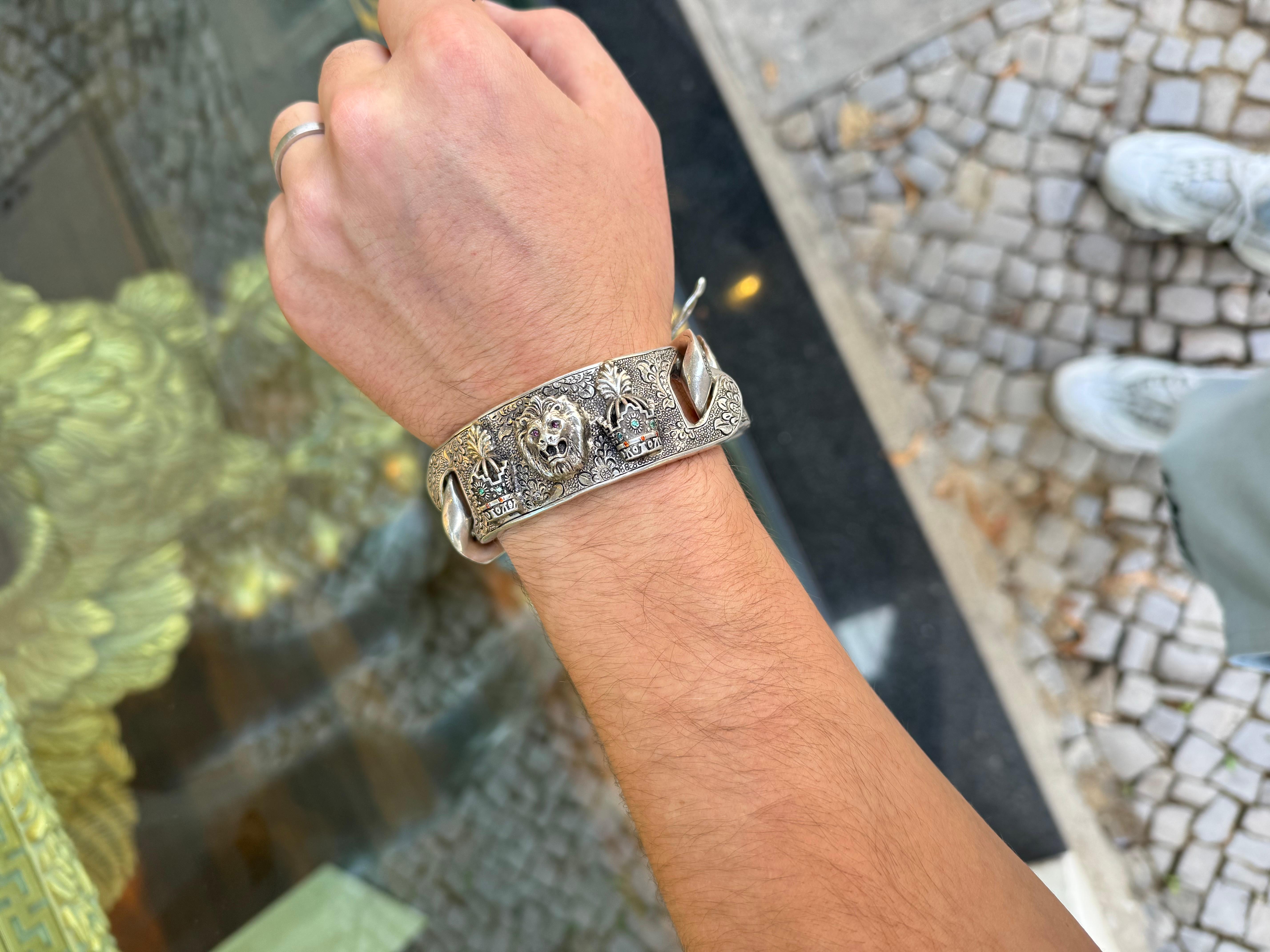 Massives handgefertigtes Silberarmband mit Löwen- und Schwertmotiv, Edelsteine 12