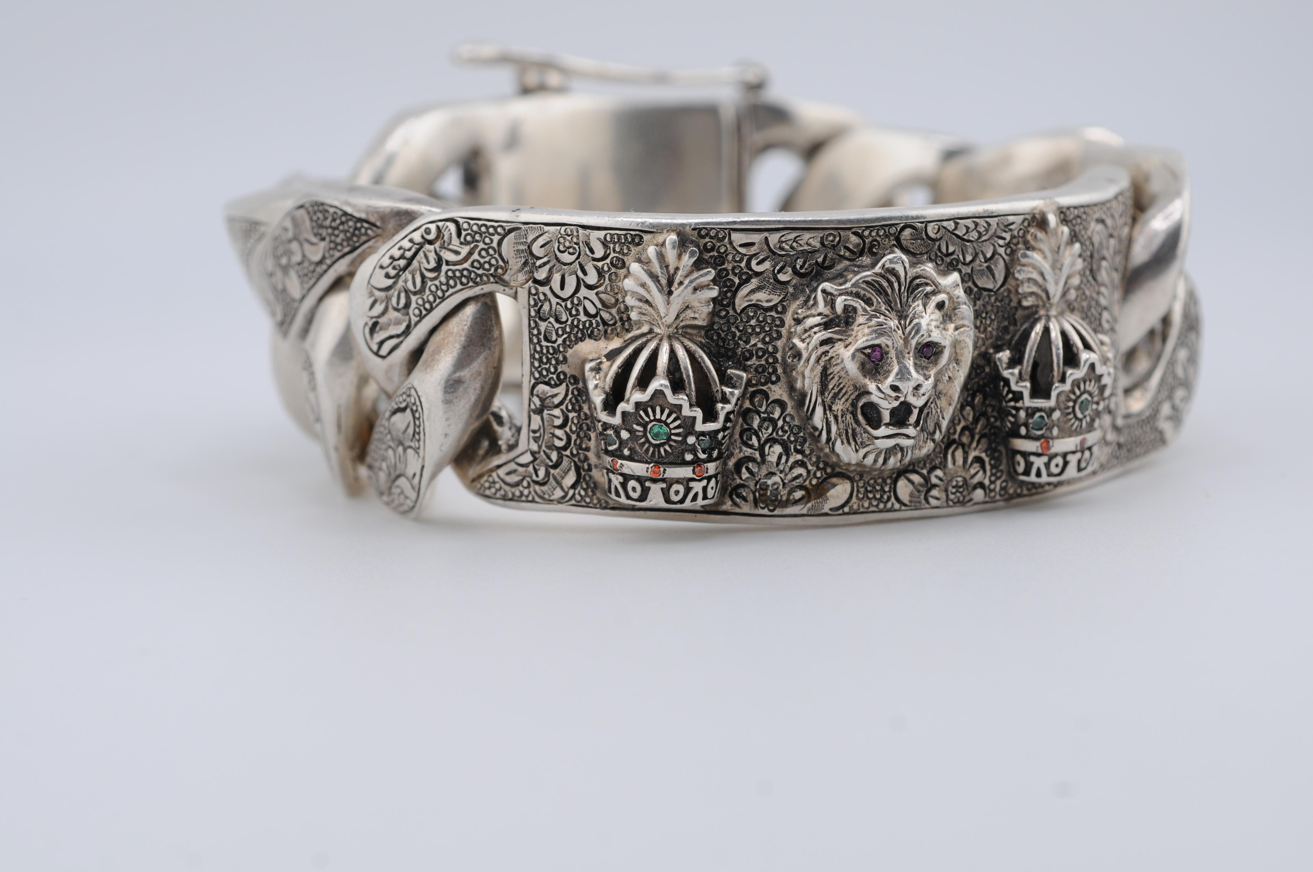 Massives handgefertigtes Silberarmband mit Löwen- und Schwertmotiv, Edelsteine 1