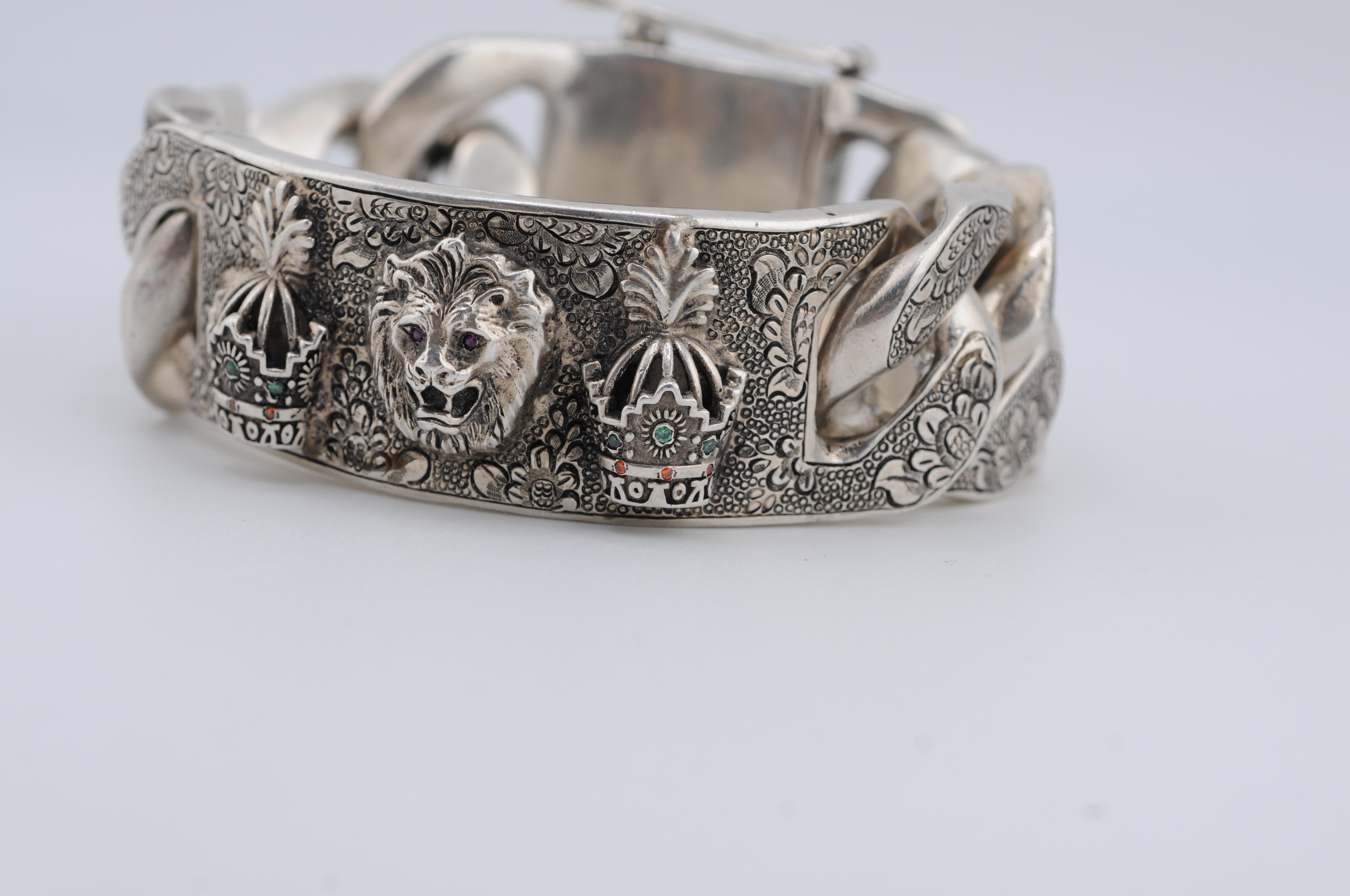 Massives handgefertigtes Silberarmband mit Löwen- und Schwertmotiv, Edelsteine 2