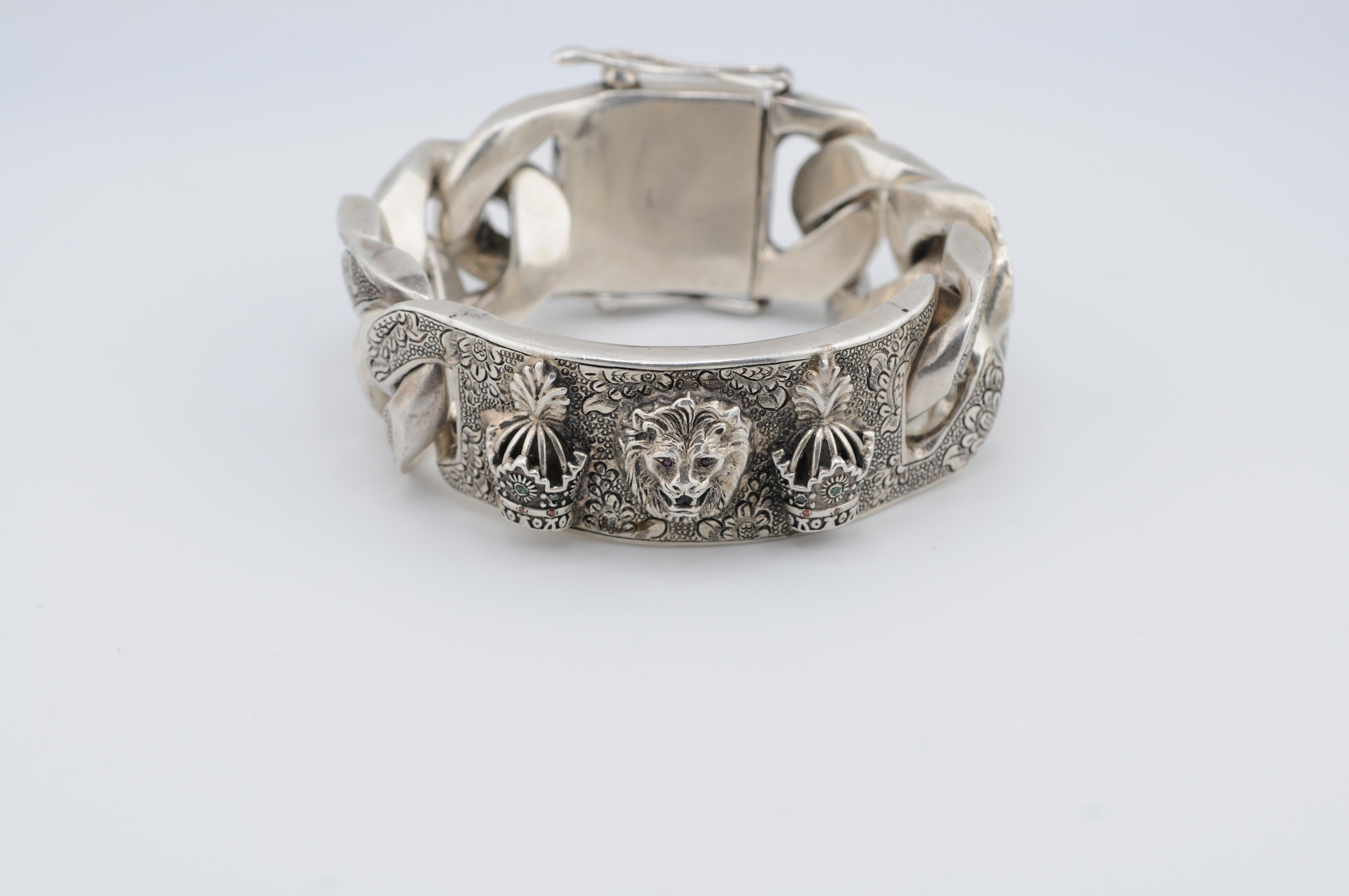 Massives handgefertigtes Silberarmband mit Löwen- und Schwertmotiv, Edelsteine 3