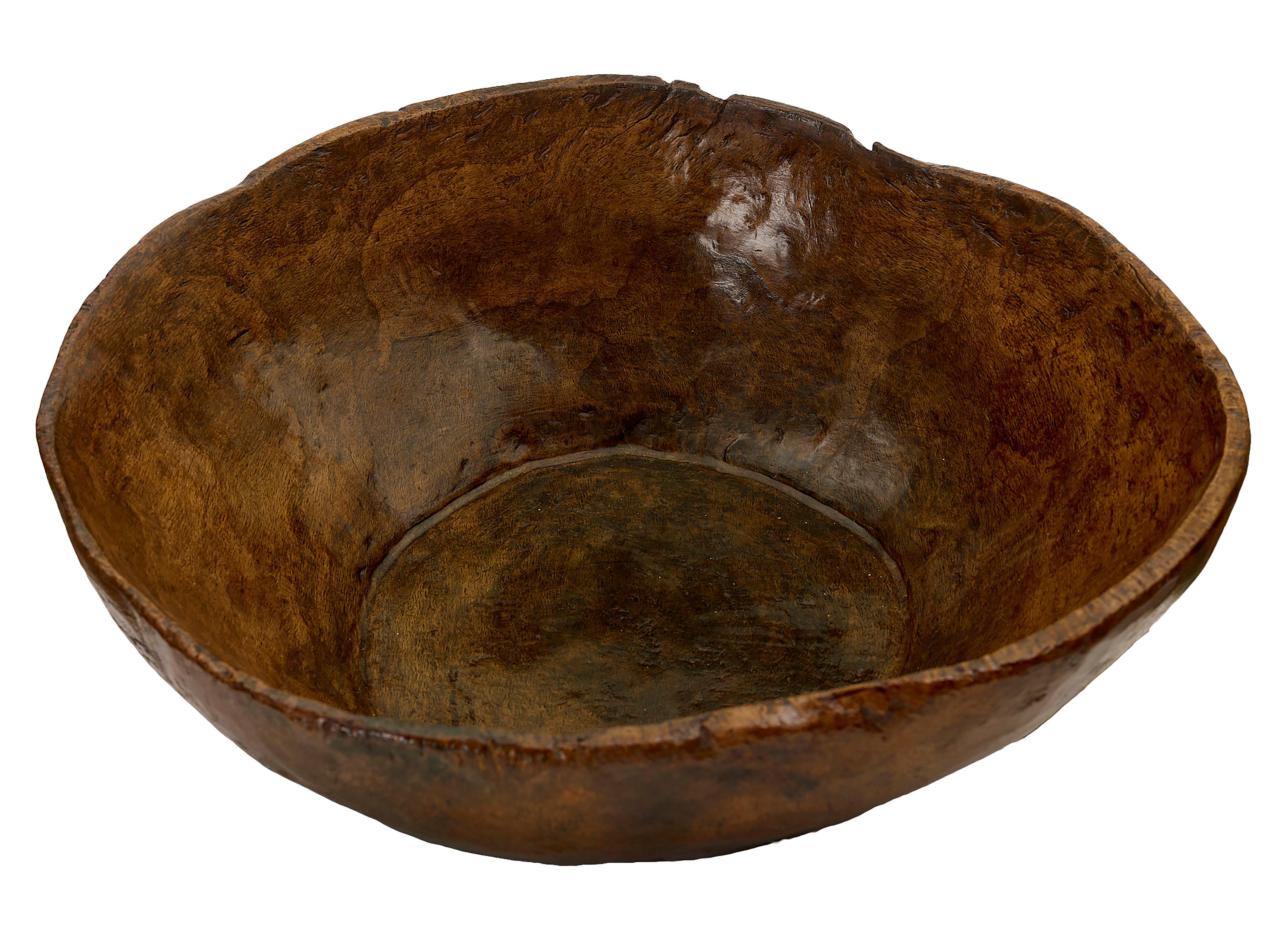 Massive heavy treen bowl in walnut In Good Condition For Sale In Woking, GB
