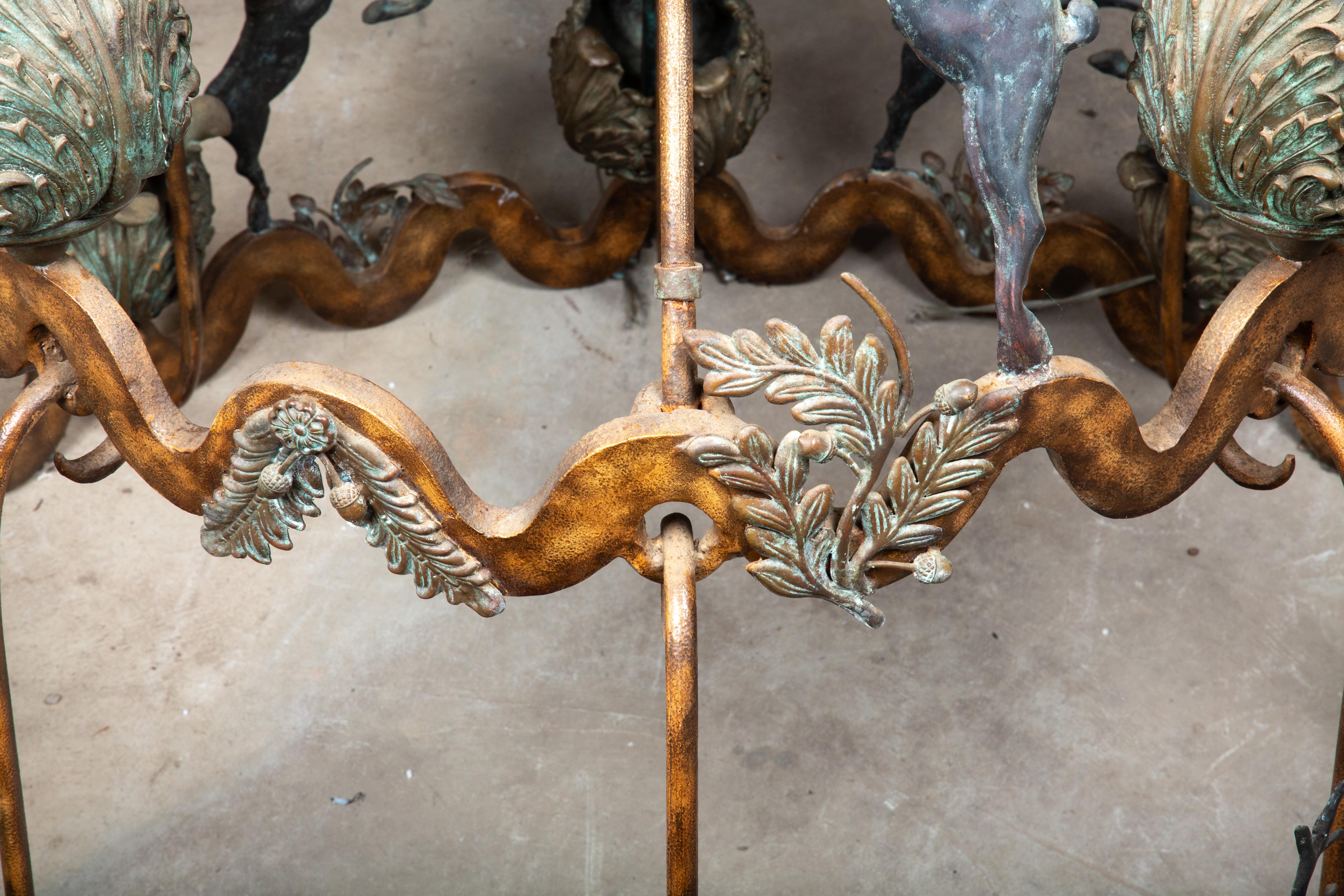 Lustre en fer et bronze massif avec cerfs et faune en cuir Bon état - En vente à New York, NY