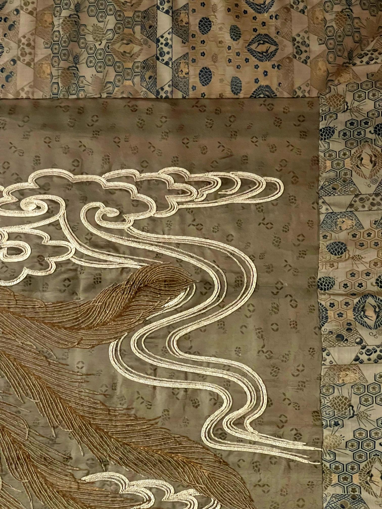 Massive vitrine japonaise de tapisserie de la période Meiji en vente 8