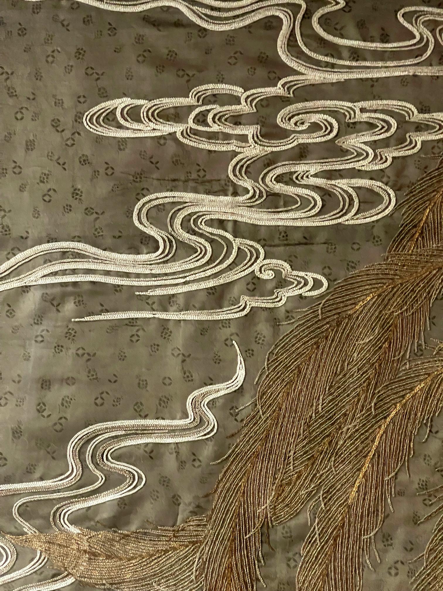Massiver japanischer Wandteppich mit Stickereien aus der Meiji-Periode im Angebot 9