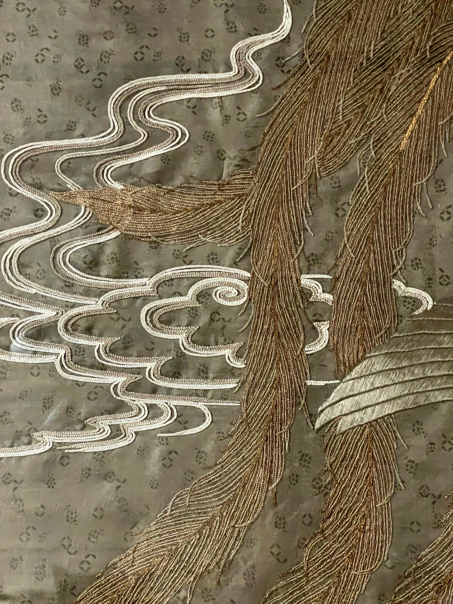 Massive vitrine japonaise de tapisserie de la période Meiji en vente 11