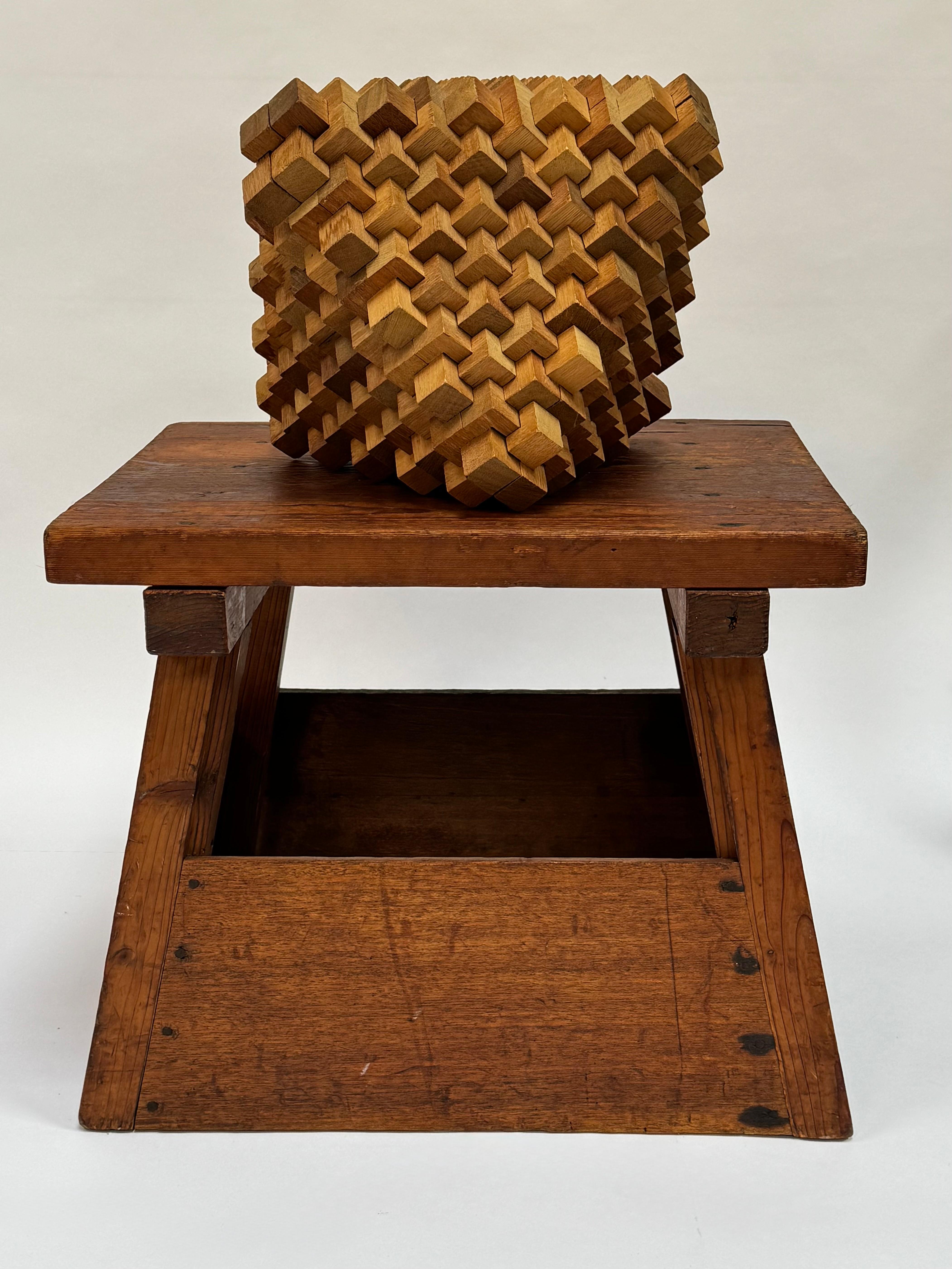 Giapponese Enorme puzzle/scultura in legno giapponese Kumiki Tetrahedron in vendita