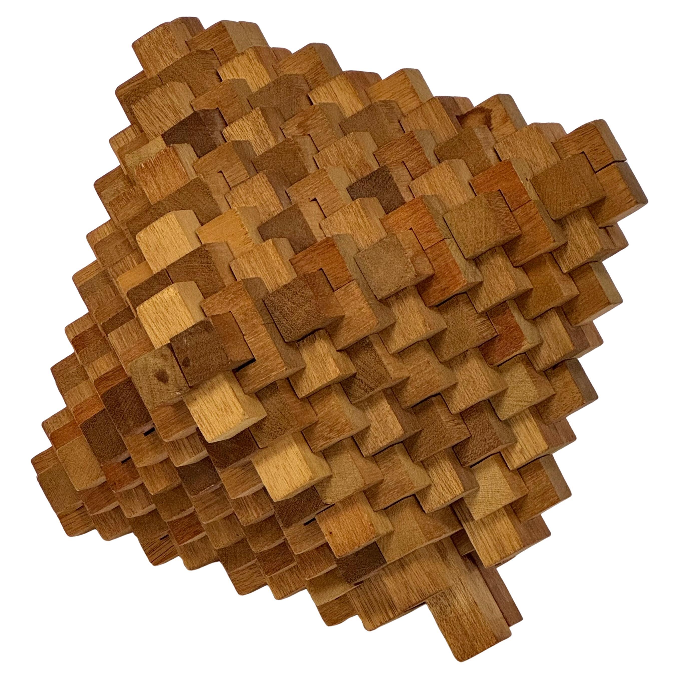 Enorme puzzle/scultura in legno giapponese Kumiki Tetrahedron in vendita