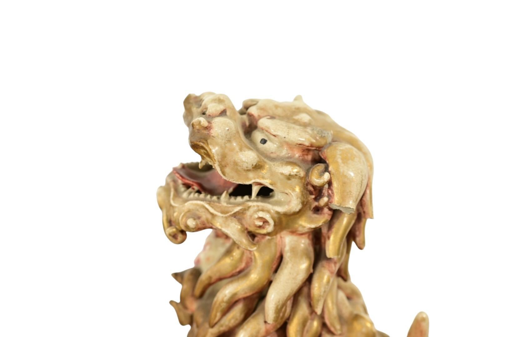 Japonais Massive jarre japonaise Meiji Satsuma avec fleuron de lion ShiShi - peinte à la main en vente