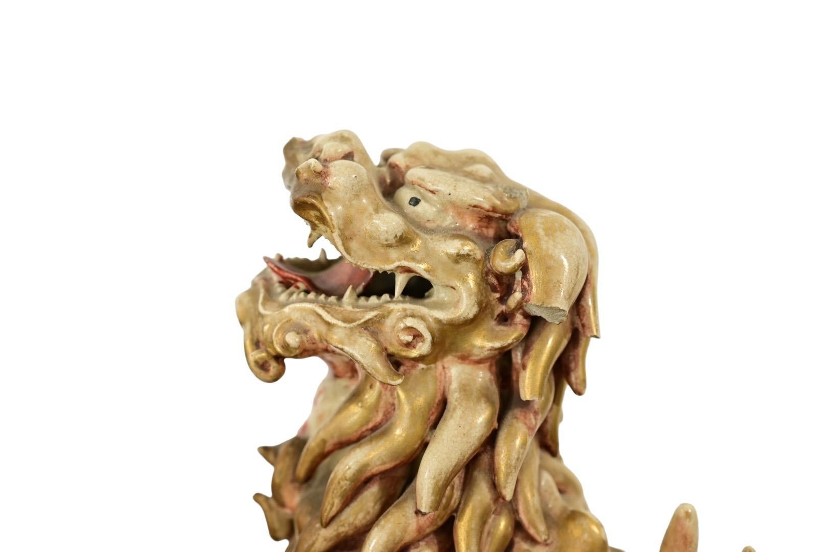 Massive jarre japonaise Meiji Satsuma avec fleuron de lion ShiShi - peinte à la main État moyen - En vente à Media, PA