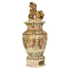 Massive Japanese Meiji Satsuma Temple Jar with ShiShi Lion Finial – Hand-Painted Massive Japanese Meiji Satsuma Temple Jar with ShiShi Lion Finial – Hand-Painted