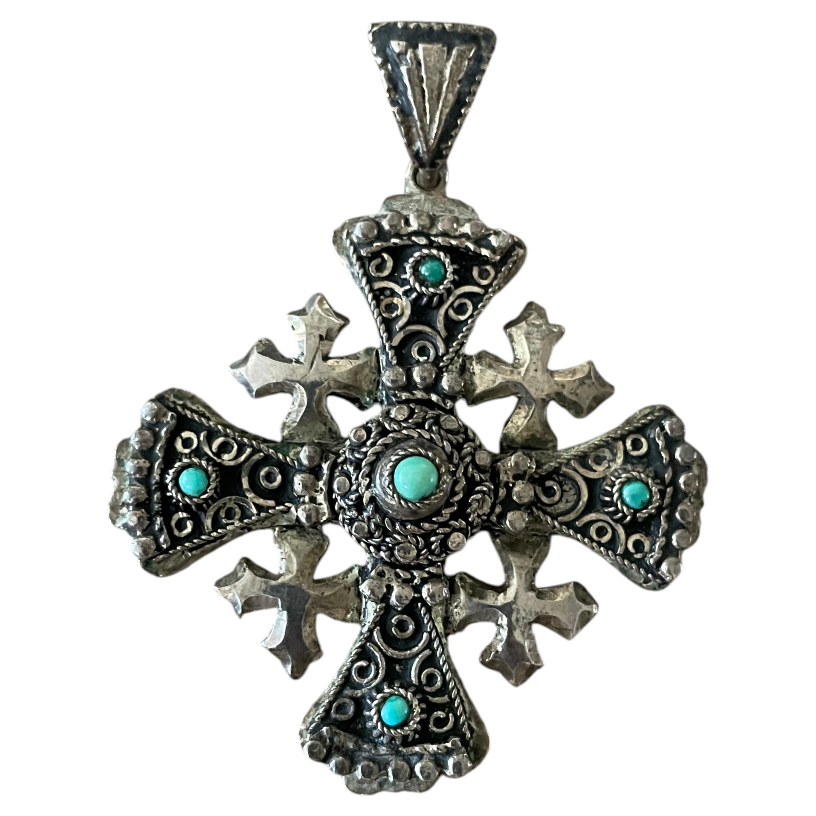 Pendentif en forme de croix massif en argent sterling et turquoise de Jérusalem, vers 1930-1950 en vente