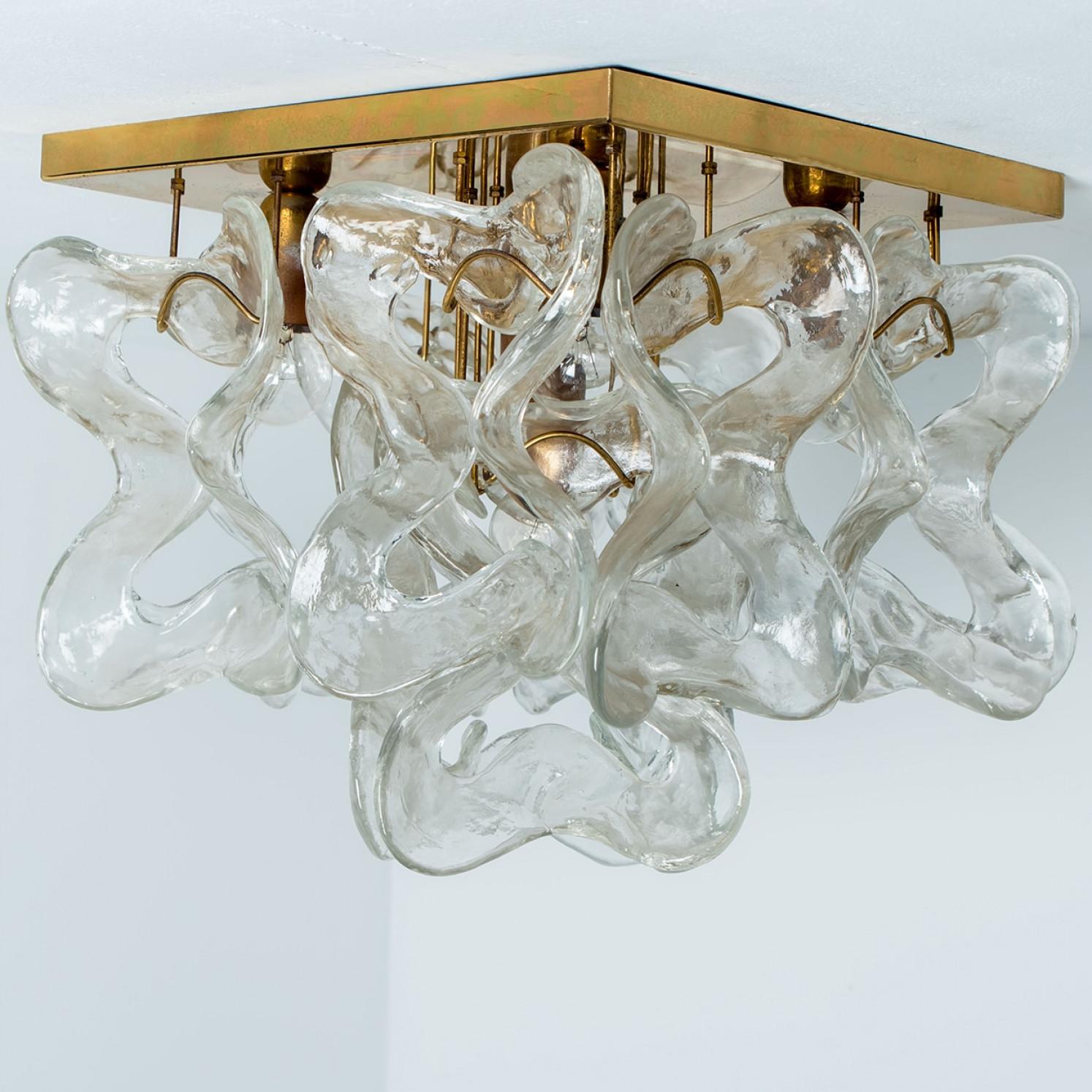 20ième siècle Massive J.T. Lustre encastré Kalmar Catena en verre de Murano et laiton, 1970 en vente