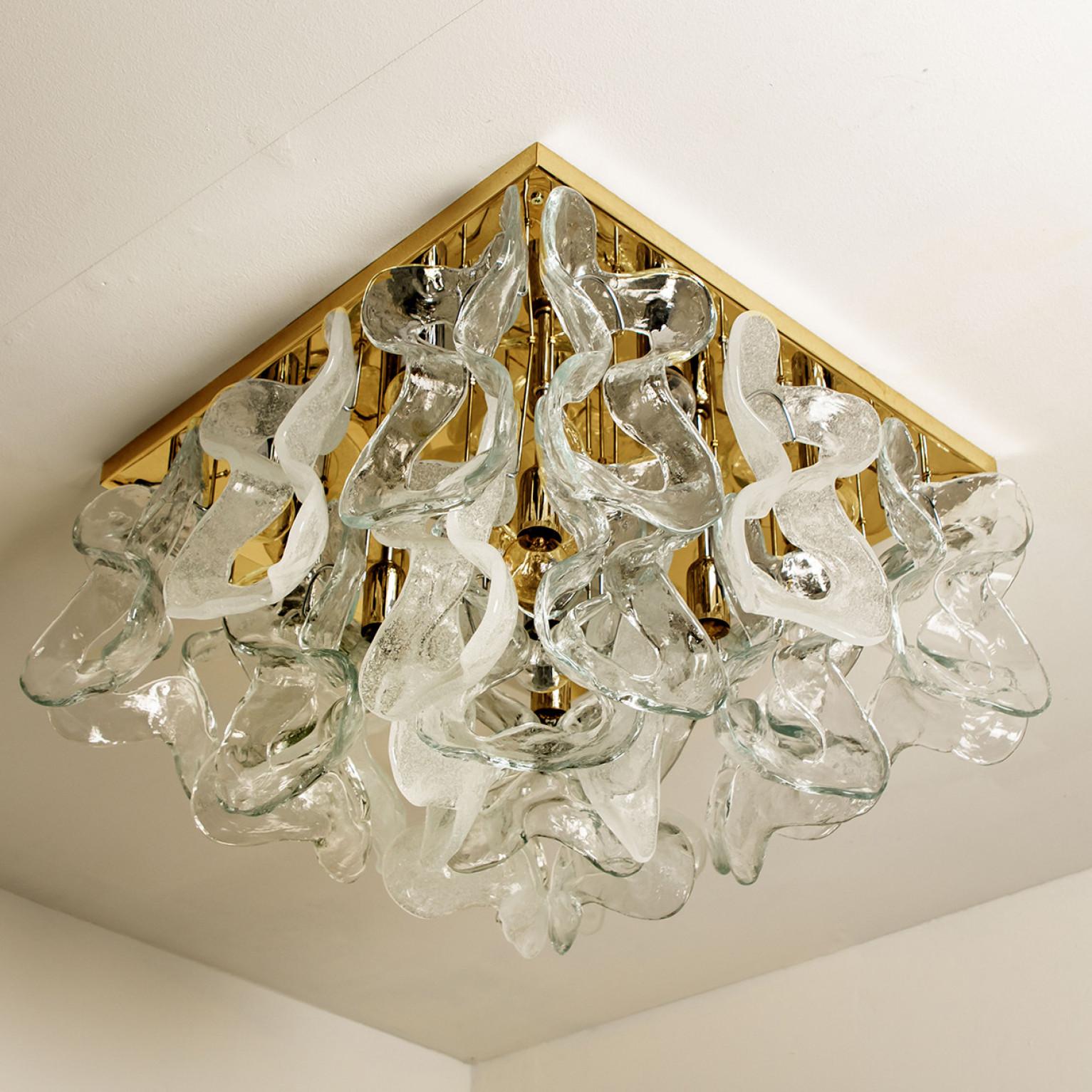 Massive J.T. Lustre encastré en laiton et verre de Murano Kalmar « Catena », 1970 en vente 1