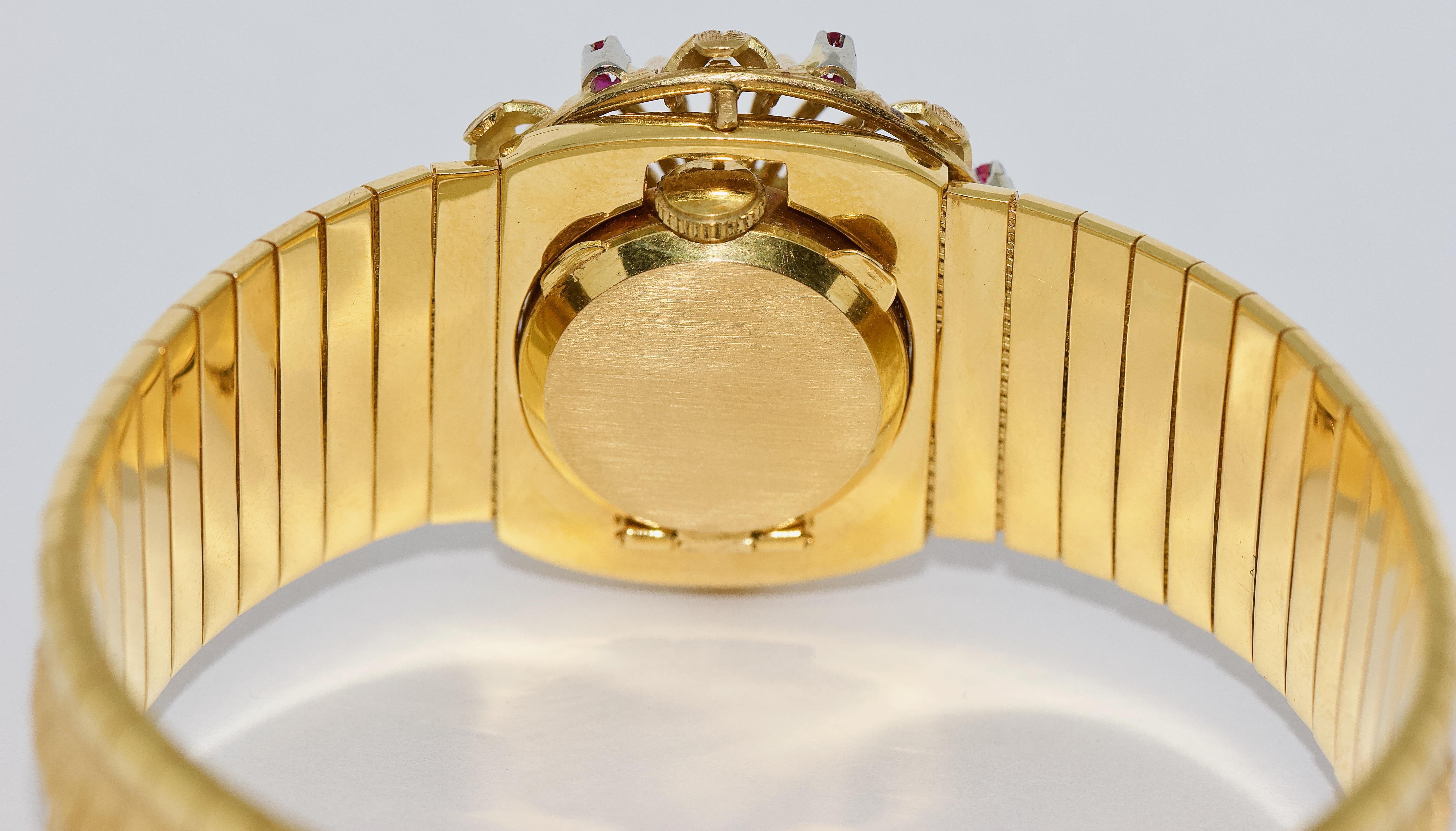 Massive Ladies Wristwatch, Bracelet, 18 Karat Gold, with Rubies and Emerald In Good Condition For Sale In Berlin, DE