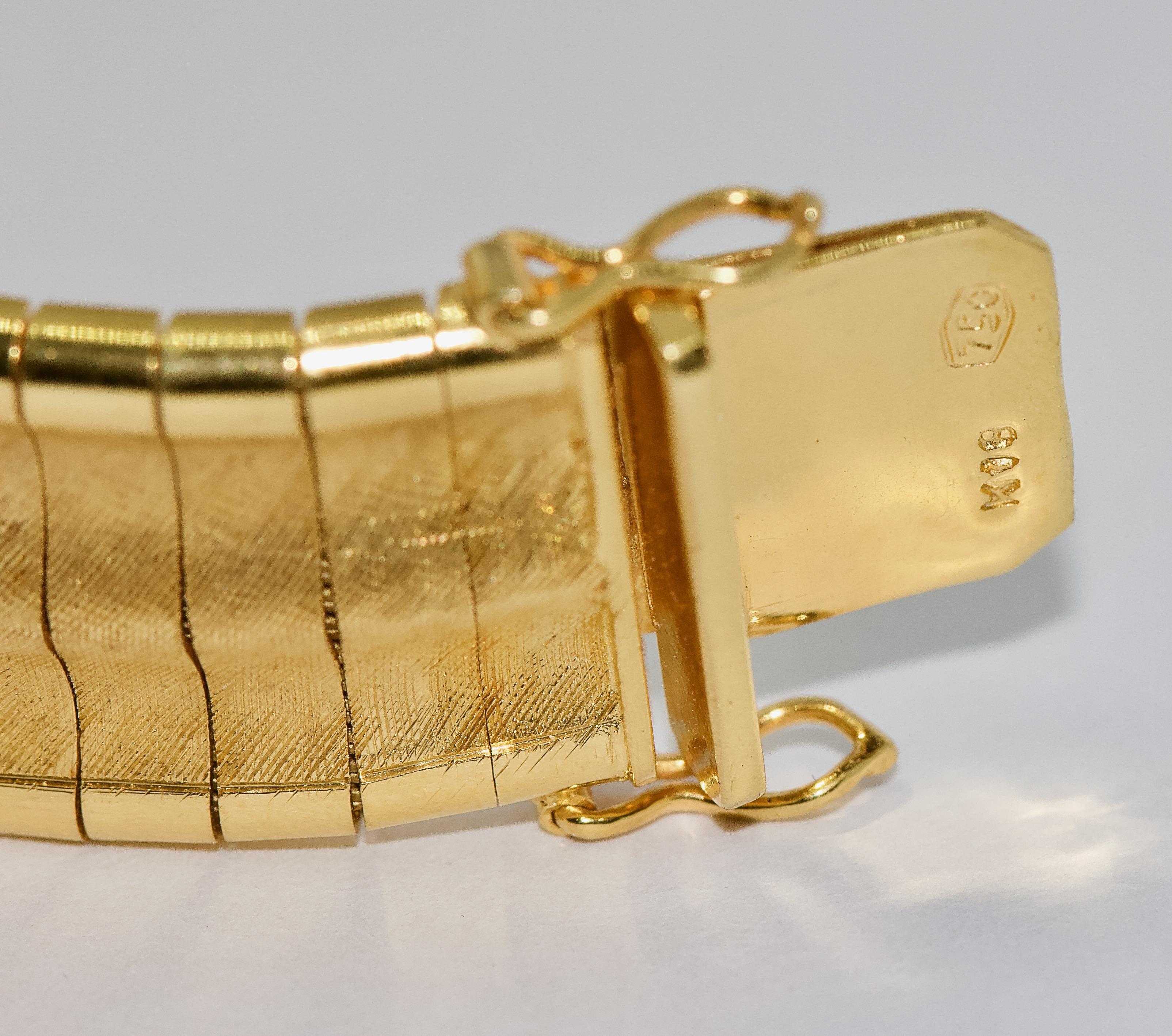 Massive Ladies Wristwatch, Bracelet, 18 Karat Gold, with Rubies and Emerald For Sale 2