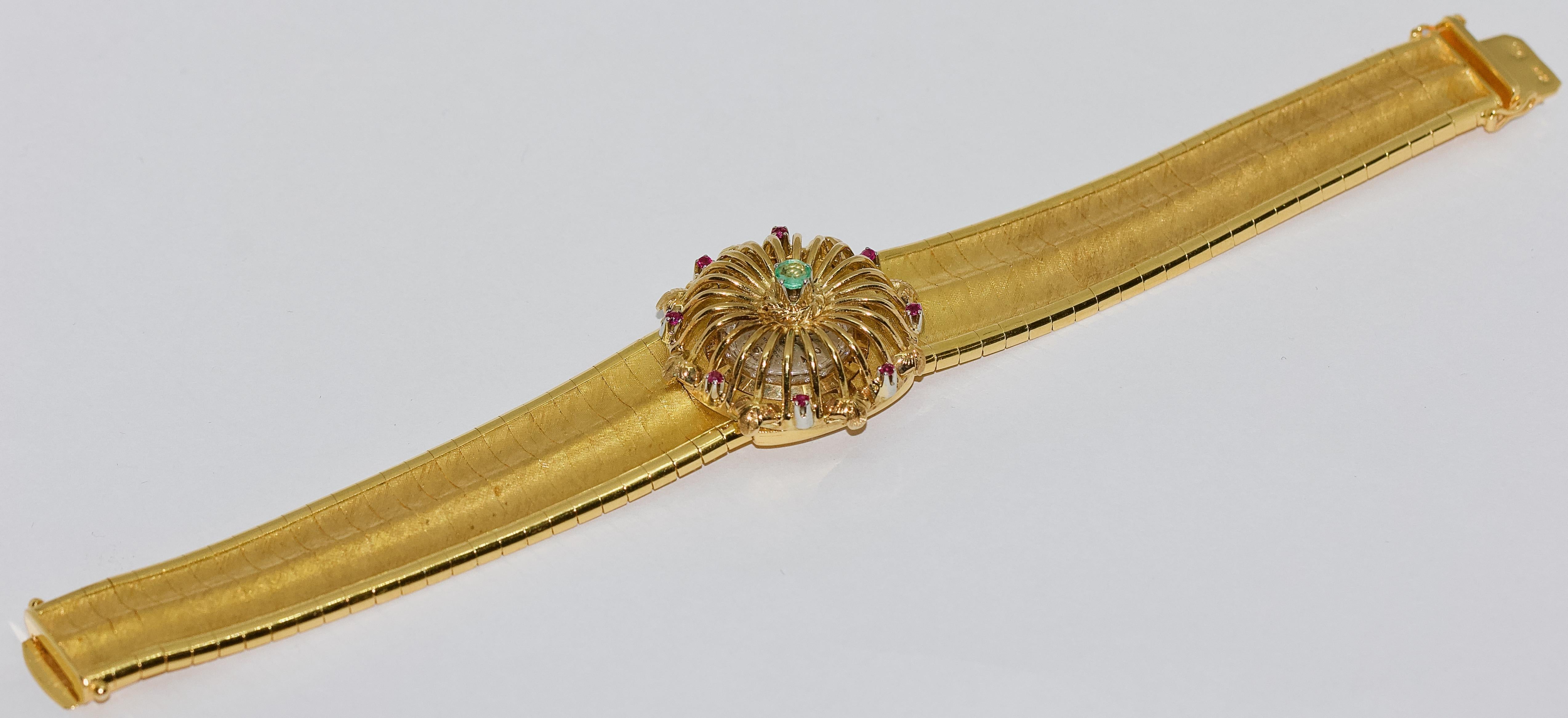 Montre-bracelet pour femme, bracelet en or 18 carats, avec rubis et émeraudes en vente 4