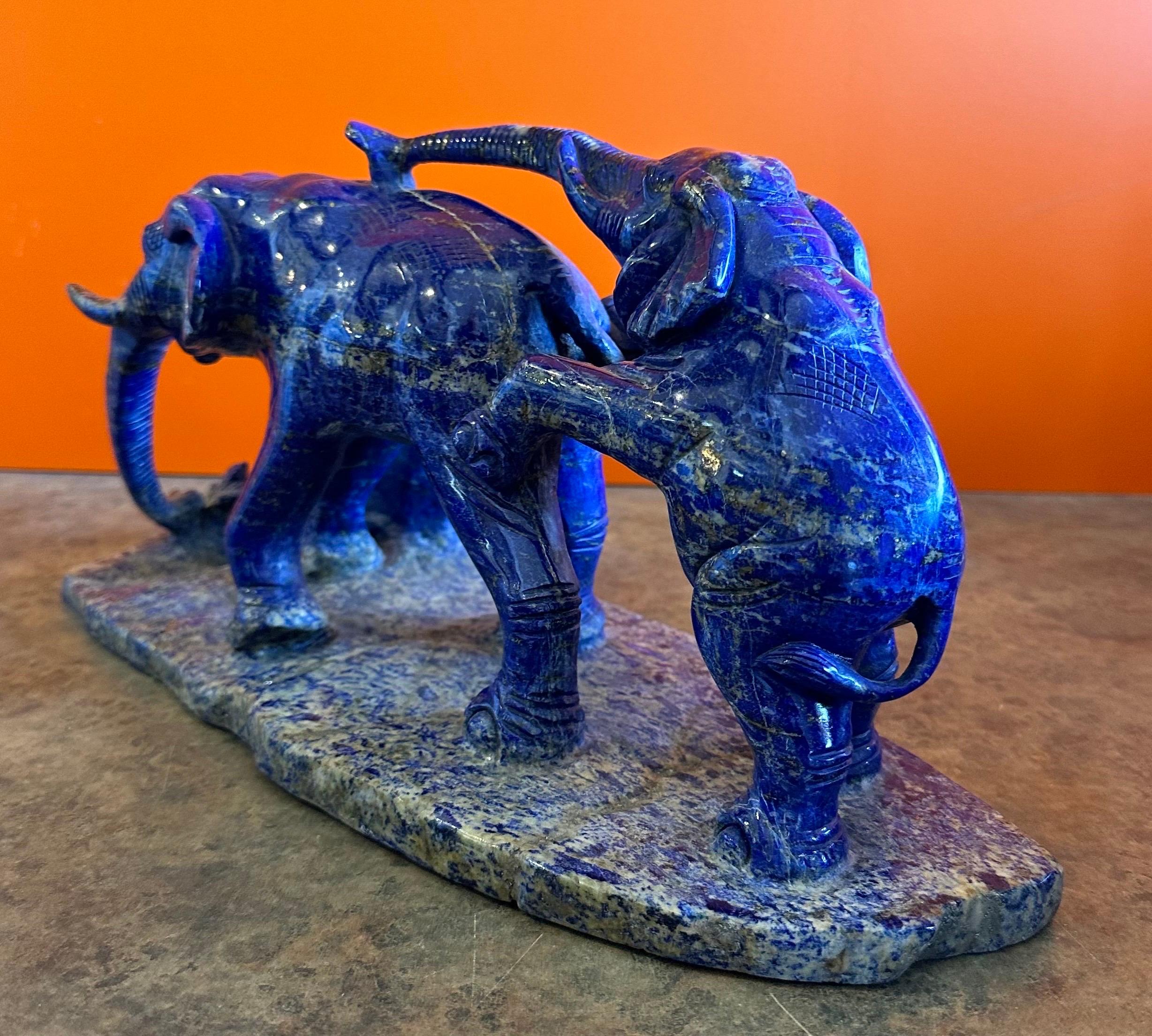 Scultura massiccia di elefanti in Lapis Lazuki in vendita 3