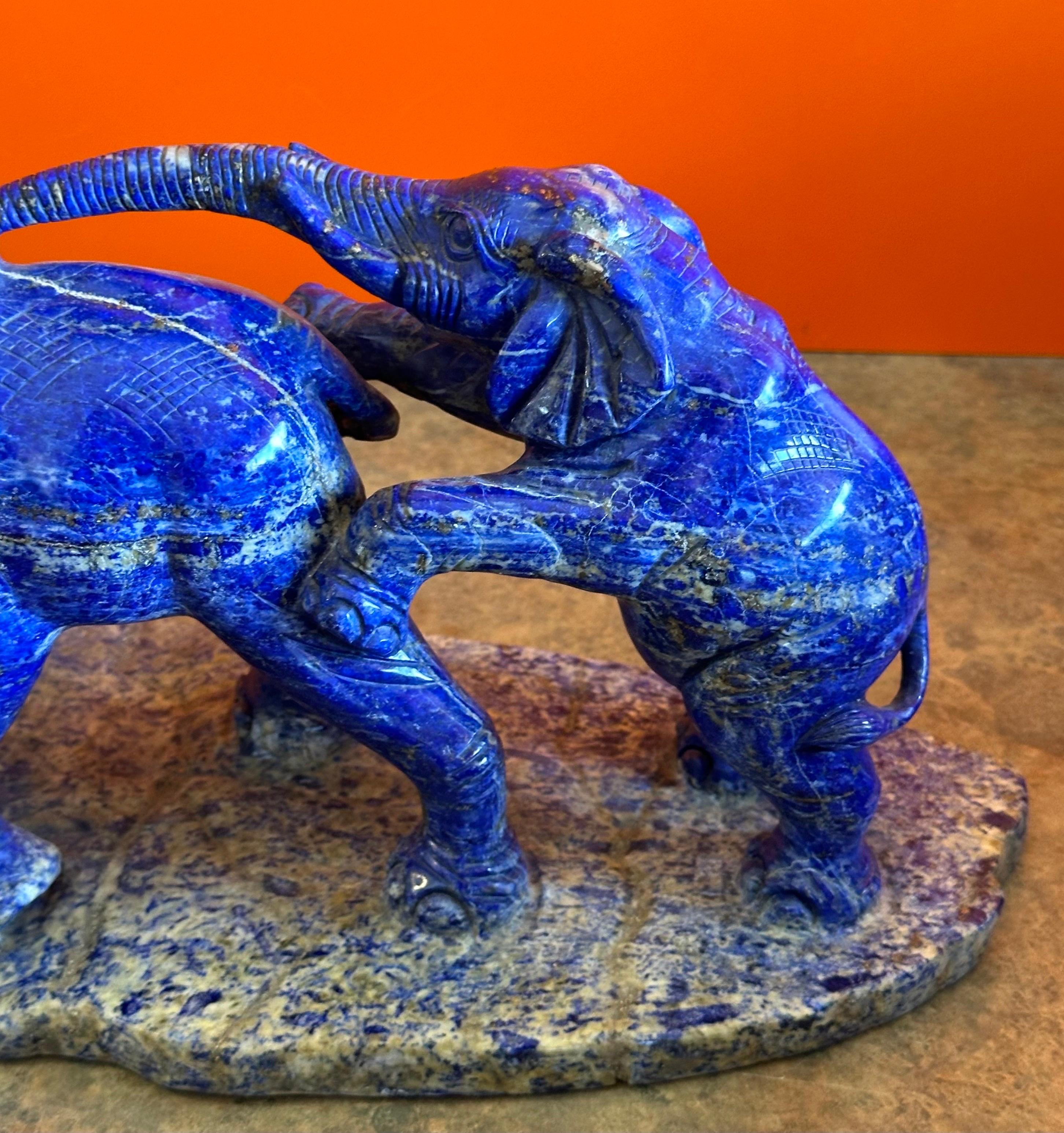 Scultura massiccia di elefanti in Lapis Lazuki in vendita 6
