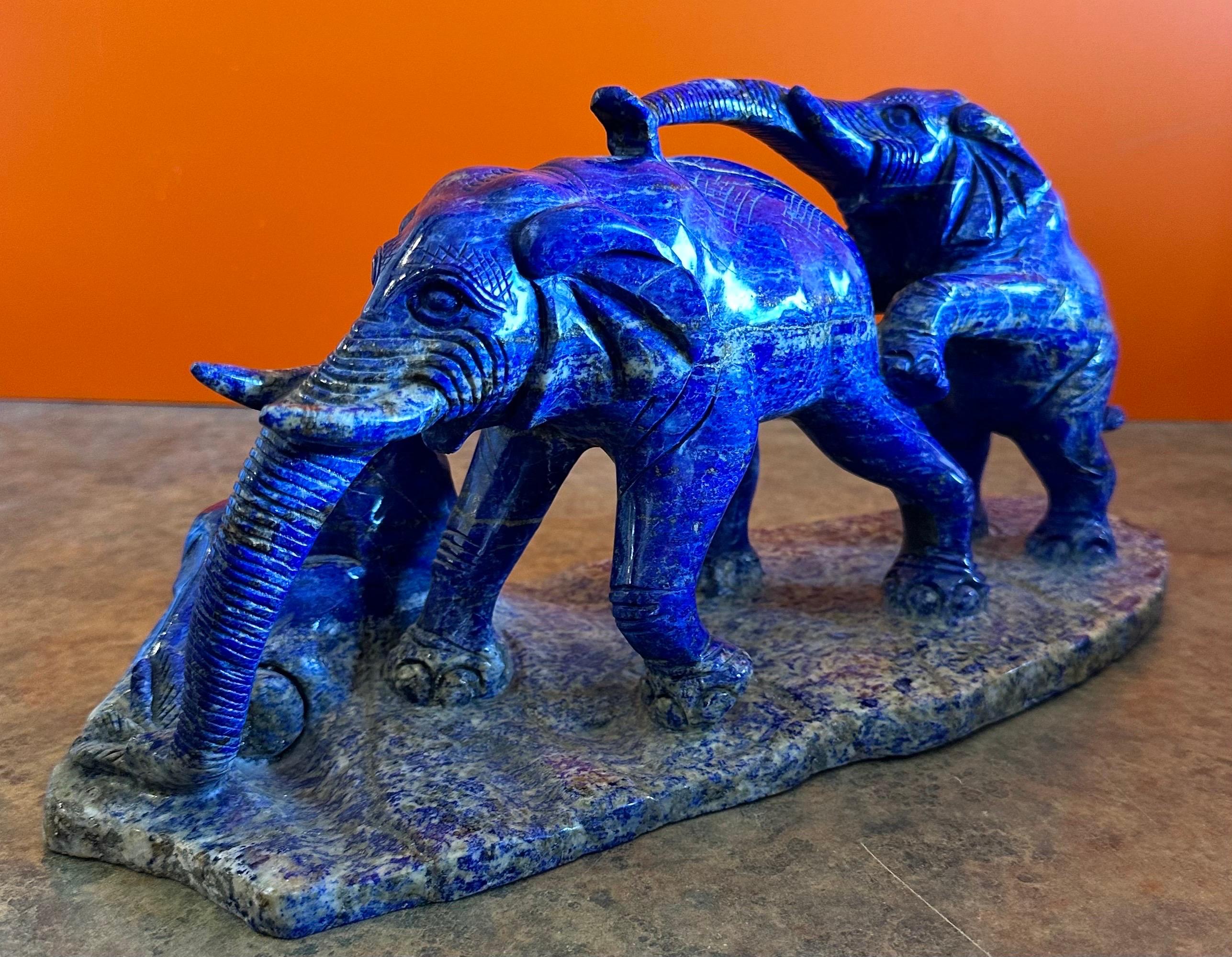 Scultura massiccia di elefanti in Lapis Lazuki In condizioni buone in vendita a San Diego, CA