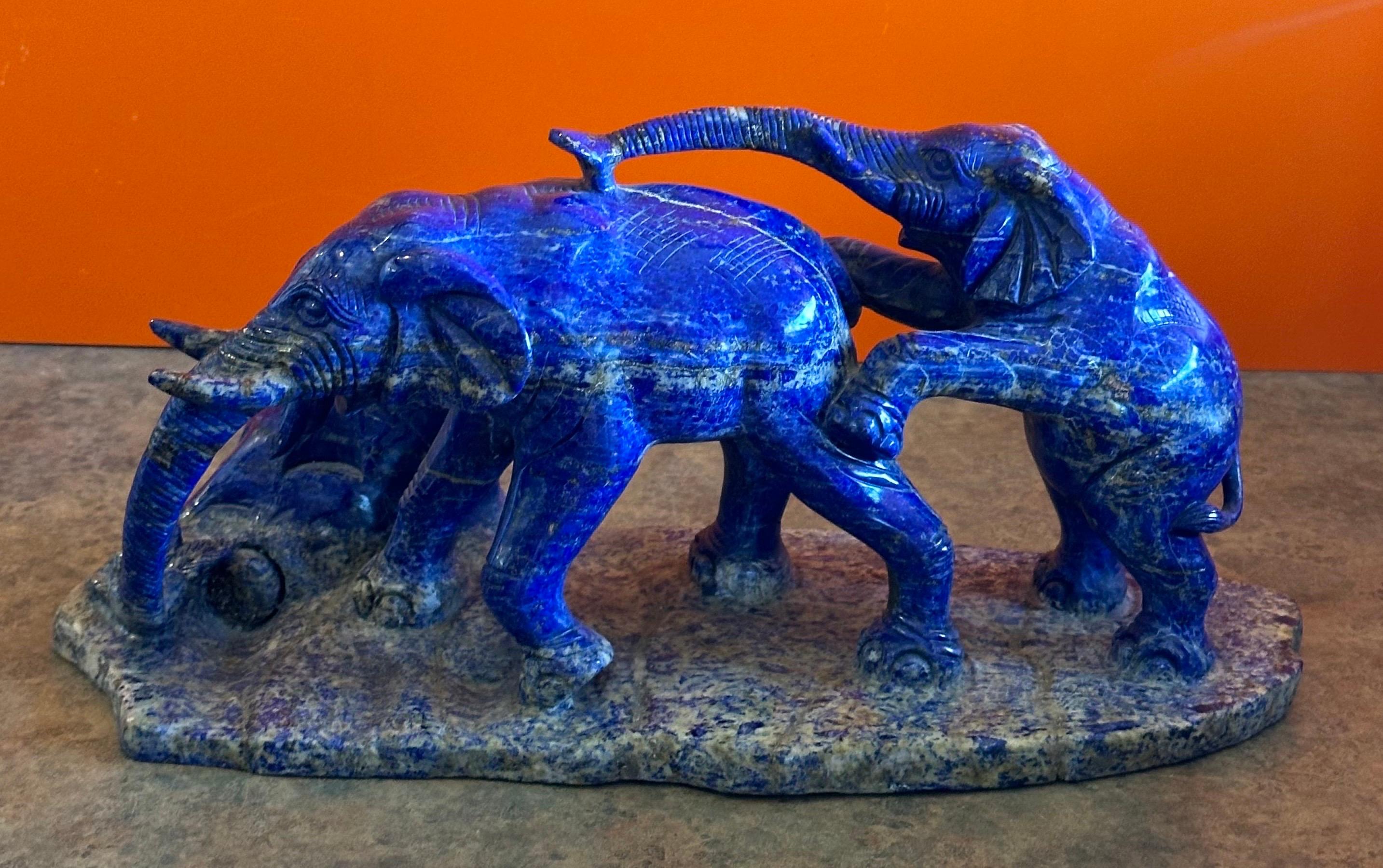 XX secolo Scultura massiccia di elefanti in Lapis Lazuki in vendita
