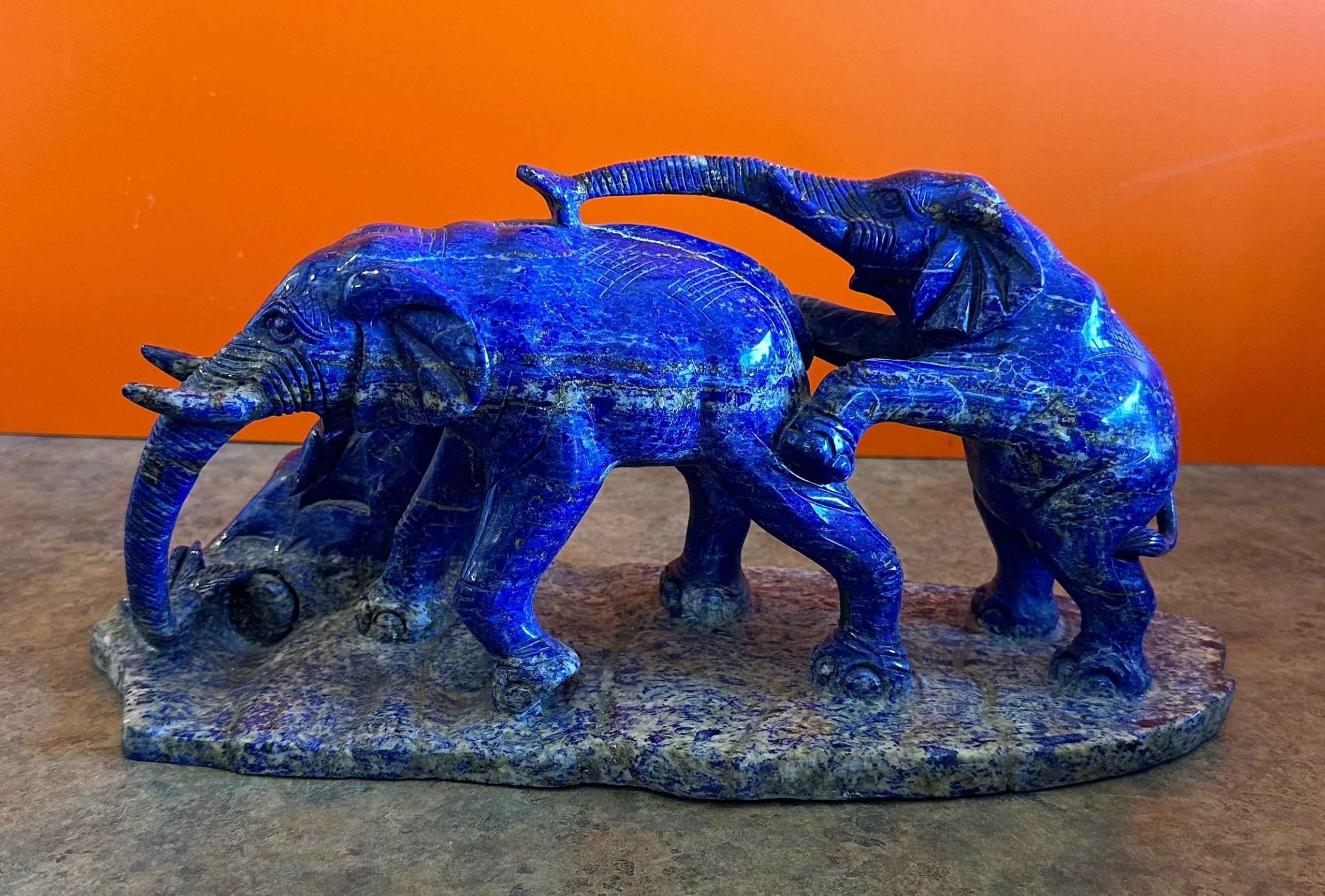 Scultura massiccia di elefanti in Lapis Lazuki in vendita 1