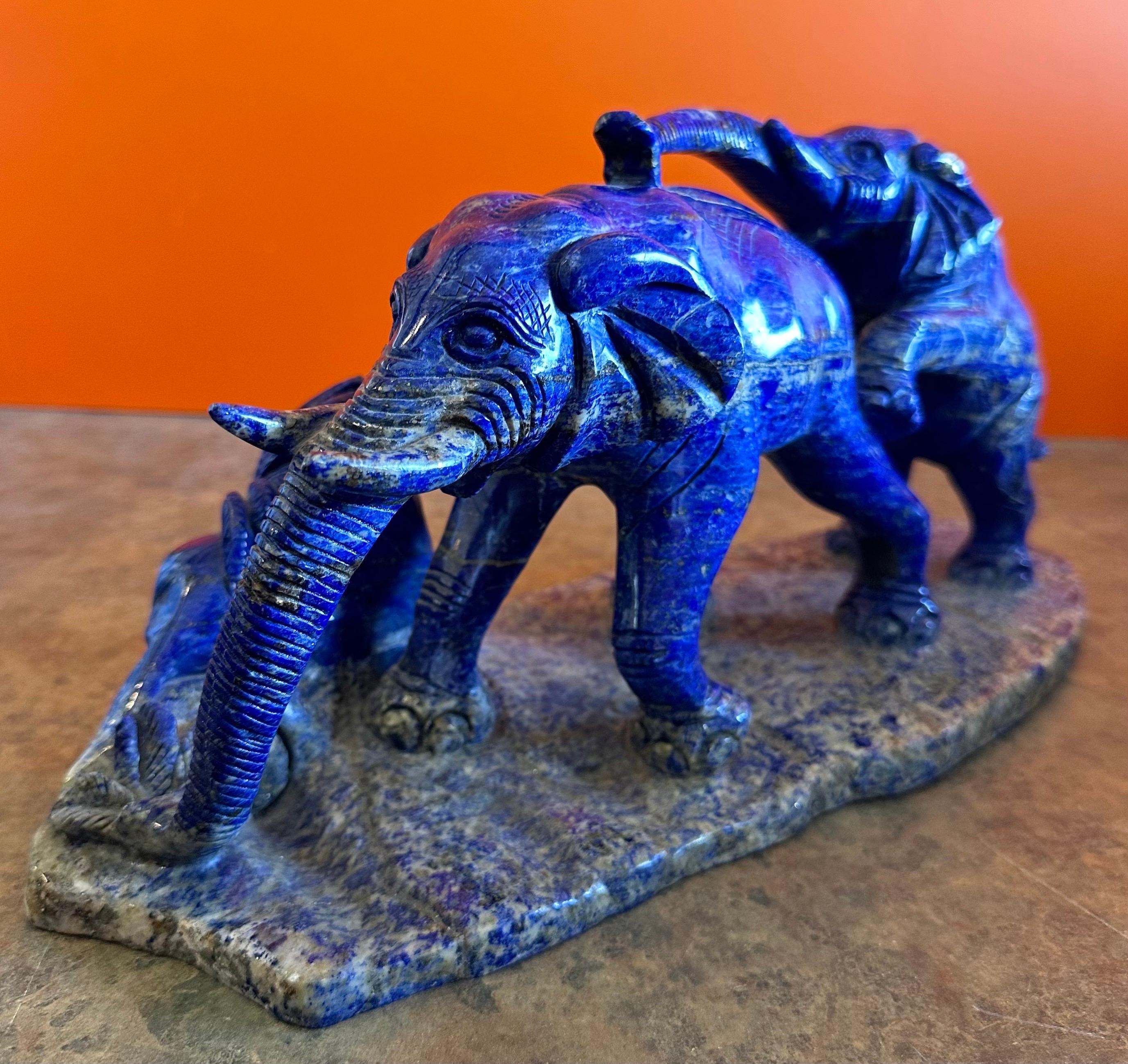 Scultura massiccia di elefanti in Lapis Lazuki in vendita 2