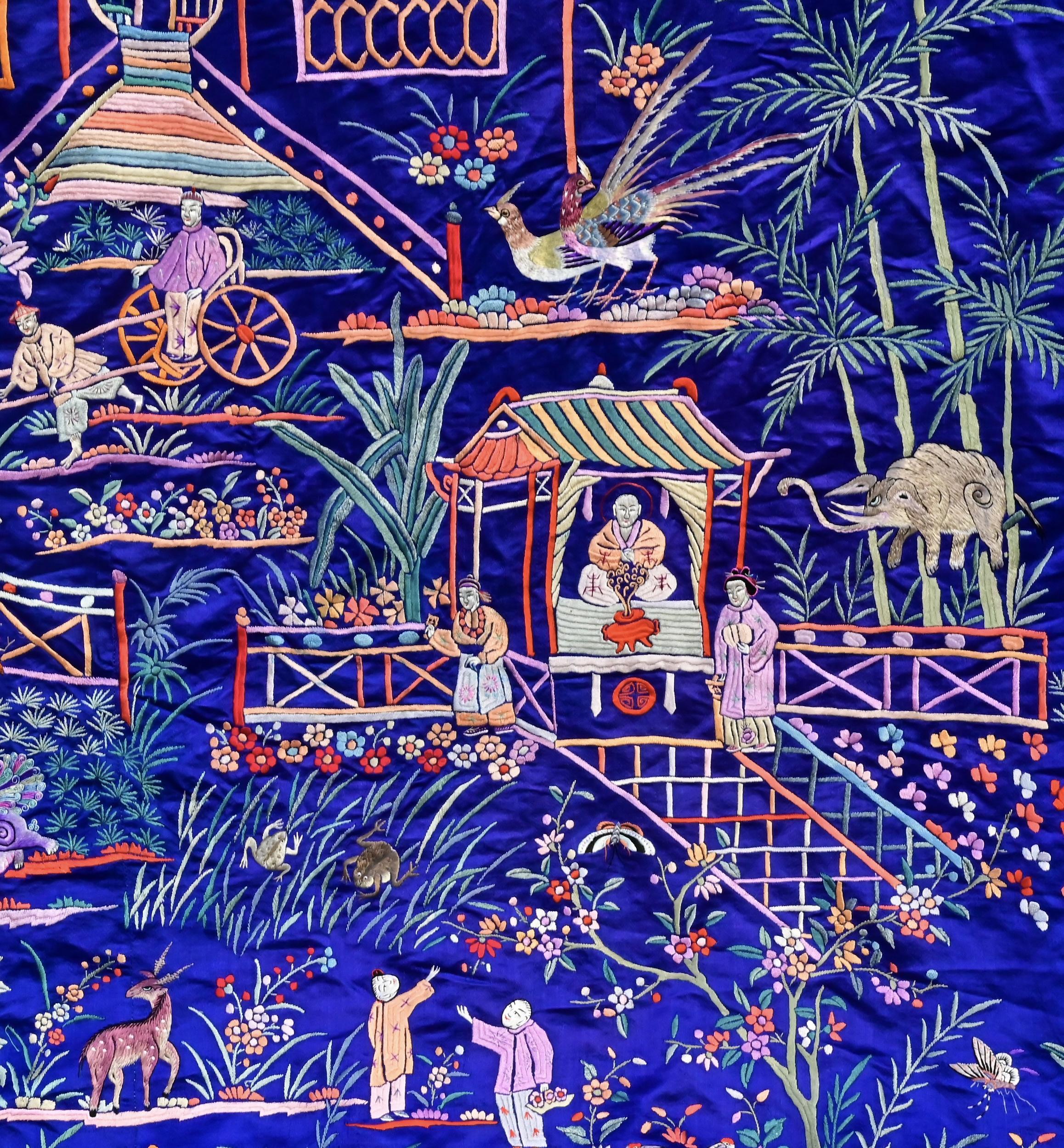 Châle chinois massif en soie brodée de la fin des Qing au début de la République 275 x 214 CM en vente 4