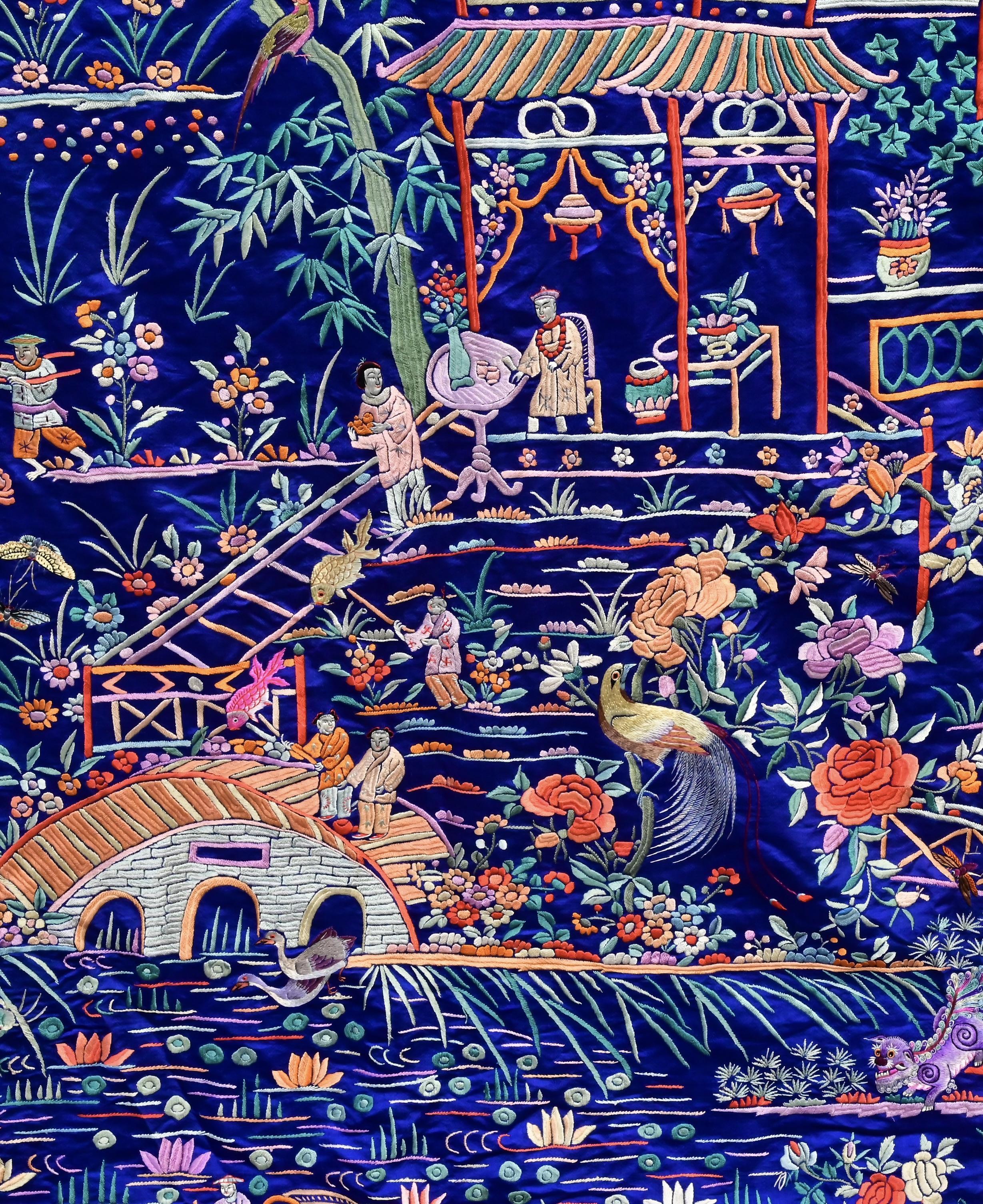 Châle chinois massif en soie brodée de la fin des Qing au début de la République 275 x 214 CM en vente 5