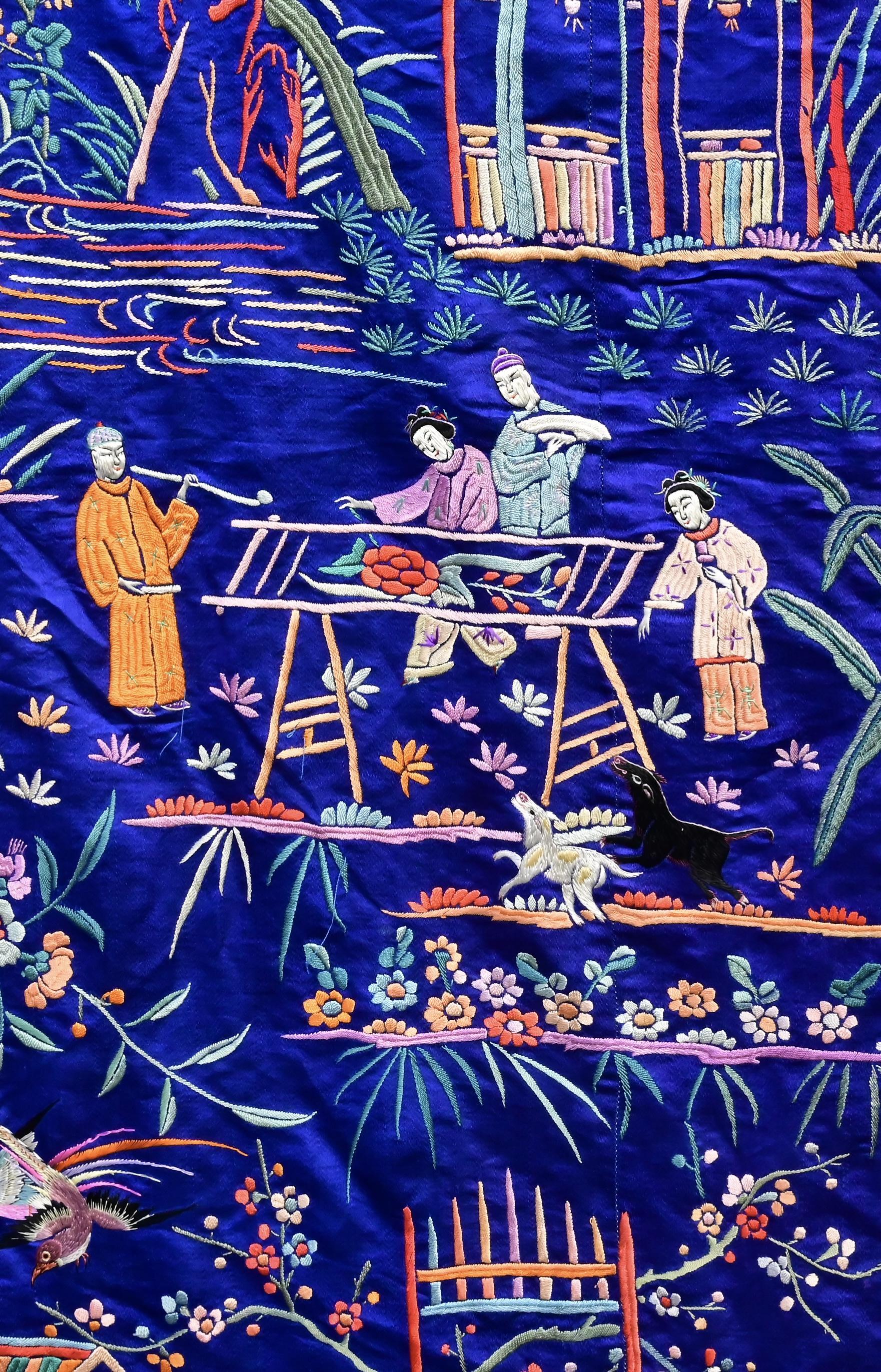 Châle chinois massif en soie brodée de la fin des Qing au début de la République 275 x 214 CM en vente 6