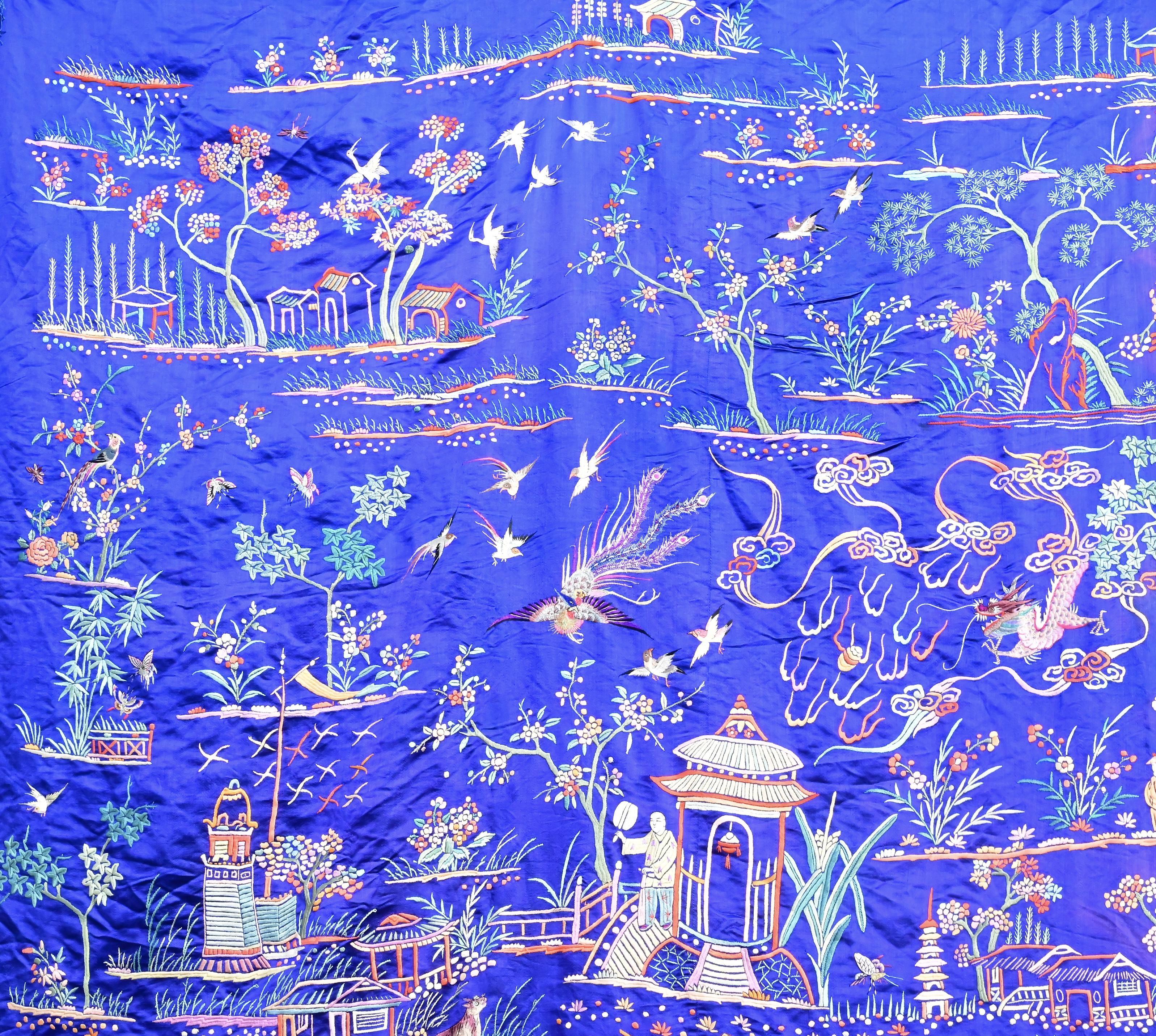 Chinois Châle chinois massif en soie brodée de la fin des Qing au début de la République 275 x 214 CM en vente