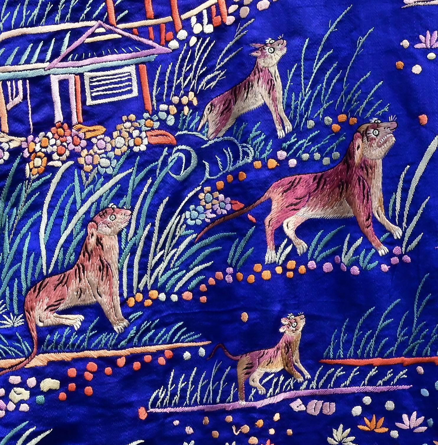 Début du 20ème siècle Châle chinois massif en soie brodée de la fin des Qing au début de la République 275 x 214 CM en vente