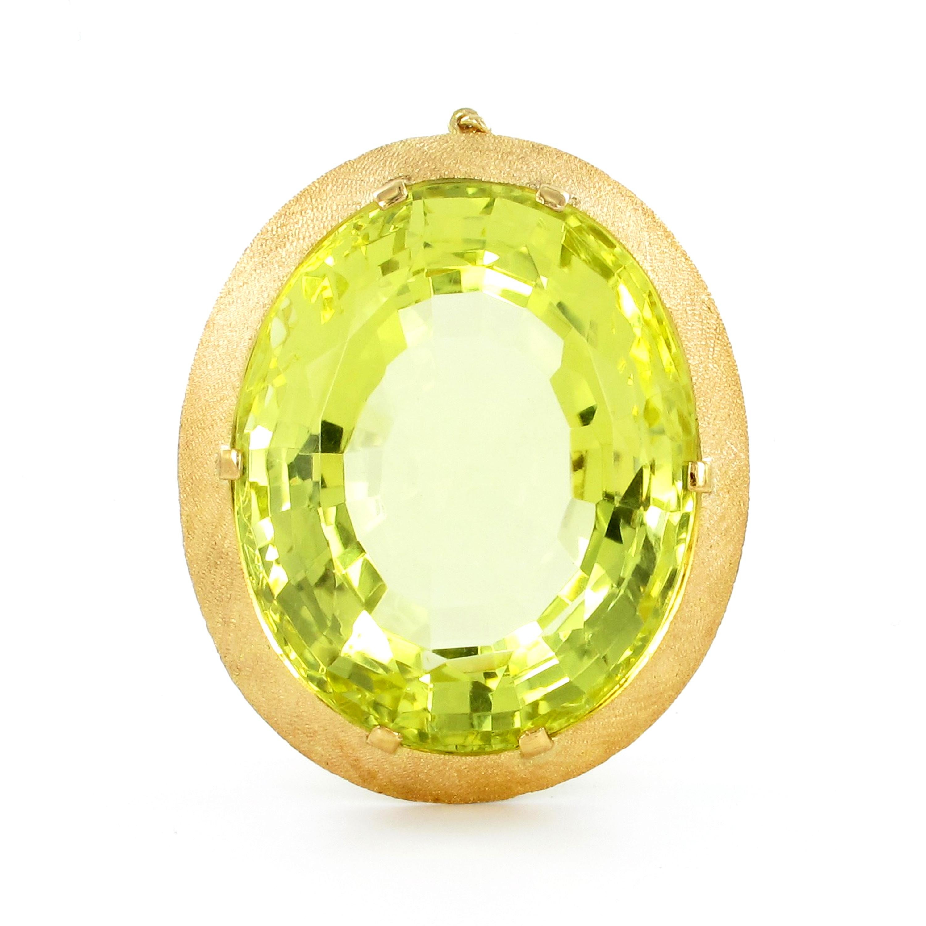 Oval Cut Massive Lemonquarz Pendant Necklace in Yellow Gold 750 For Sale