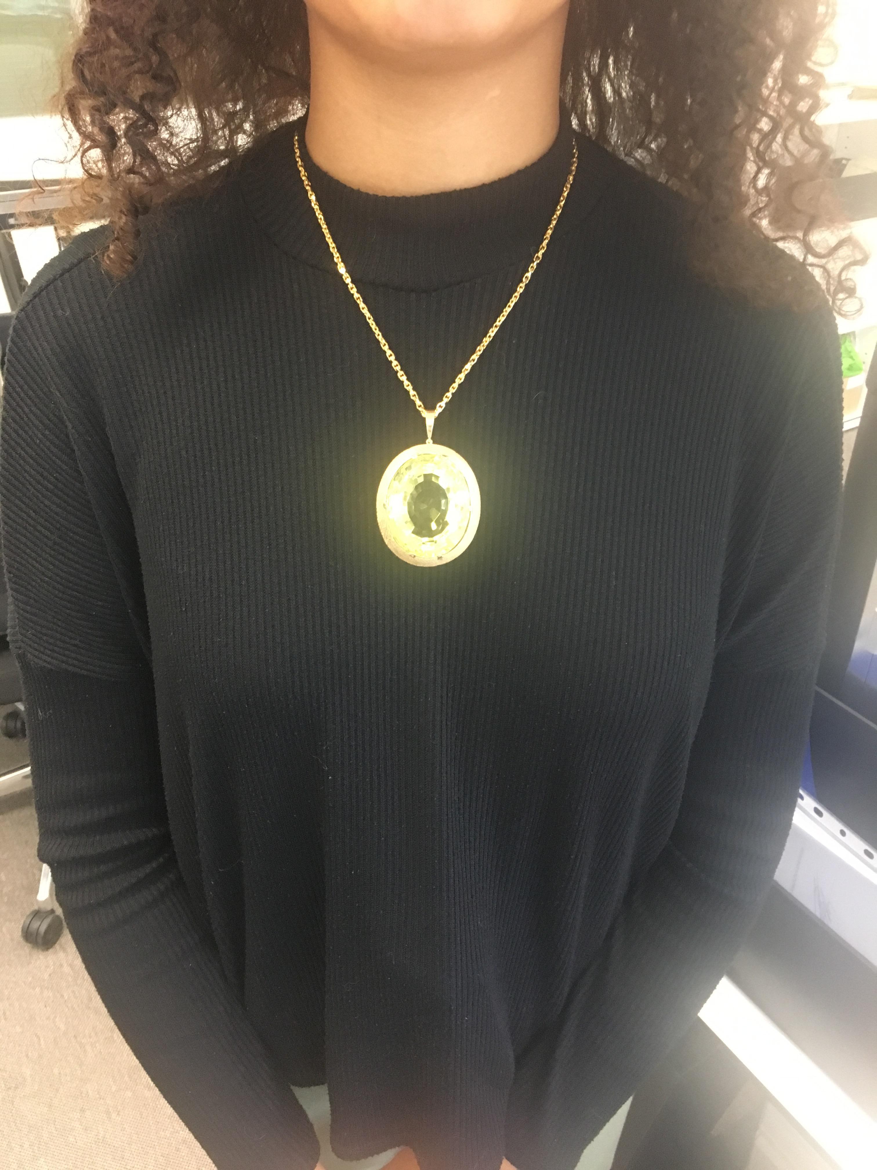 Massive Lemonquarz Pendant Necklace in Yellow Gold 750 For Sale 3