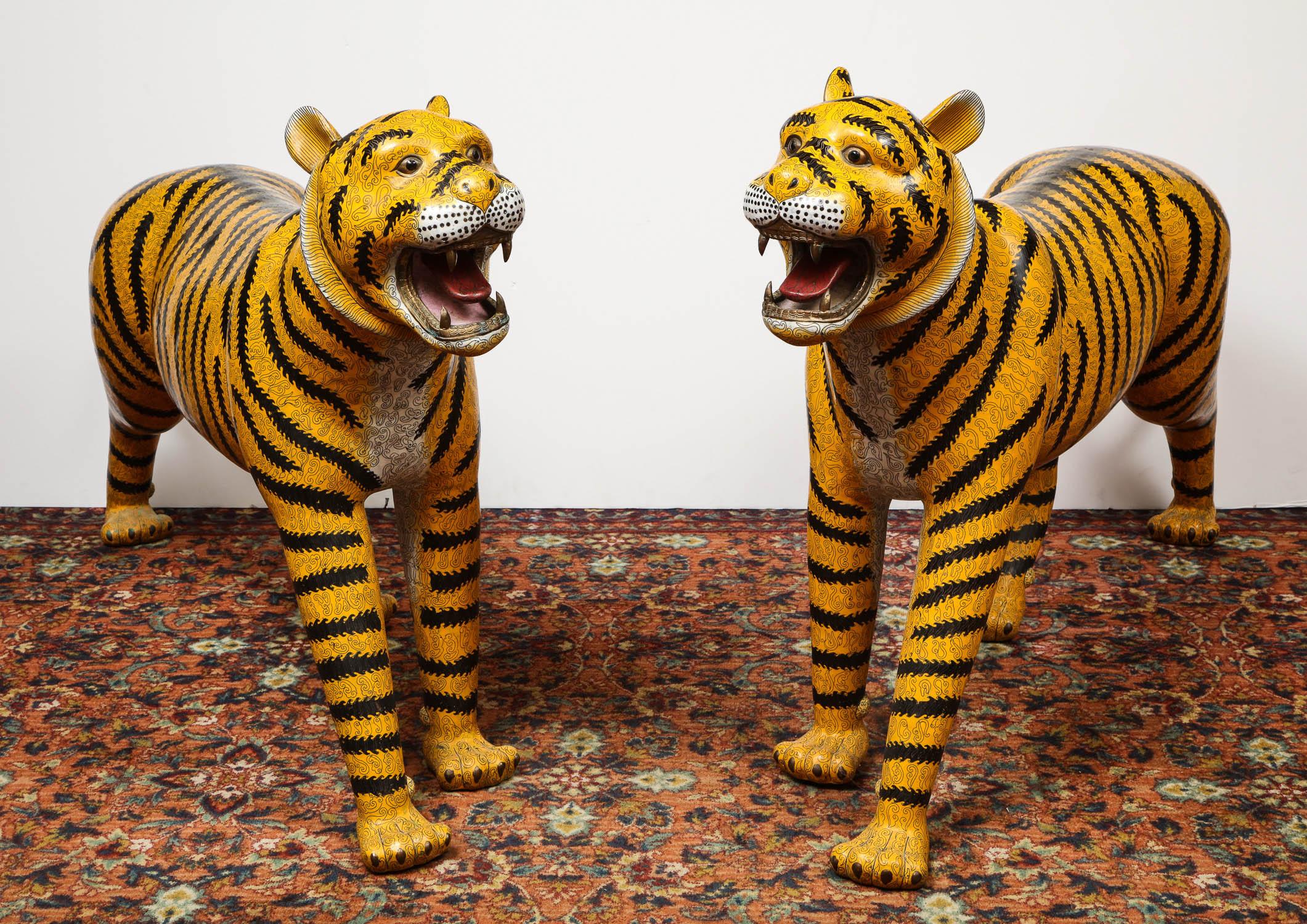 A Massive life-size pair of chinese asian cloisonne enamel tigers,
circa 1920

Very decorative. Very fine quality. See photos.

38