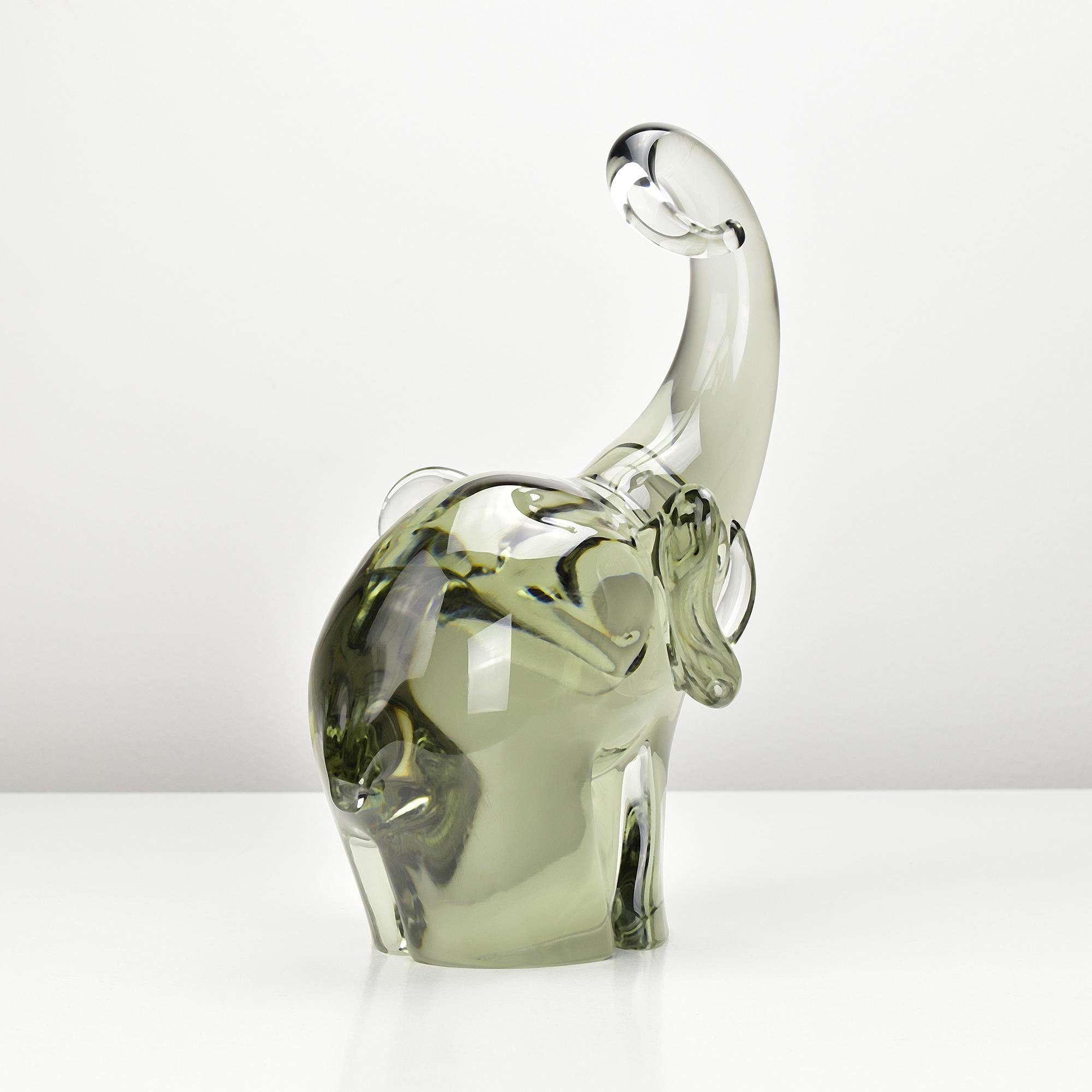 Late 20th Century Massive Livio Seguso Smoke Grey Elephant Art Glass Sculpture Murano Gral For Sale