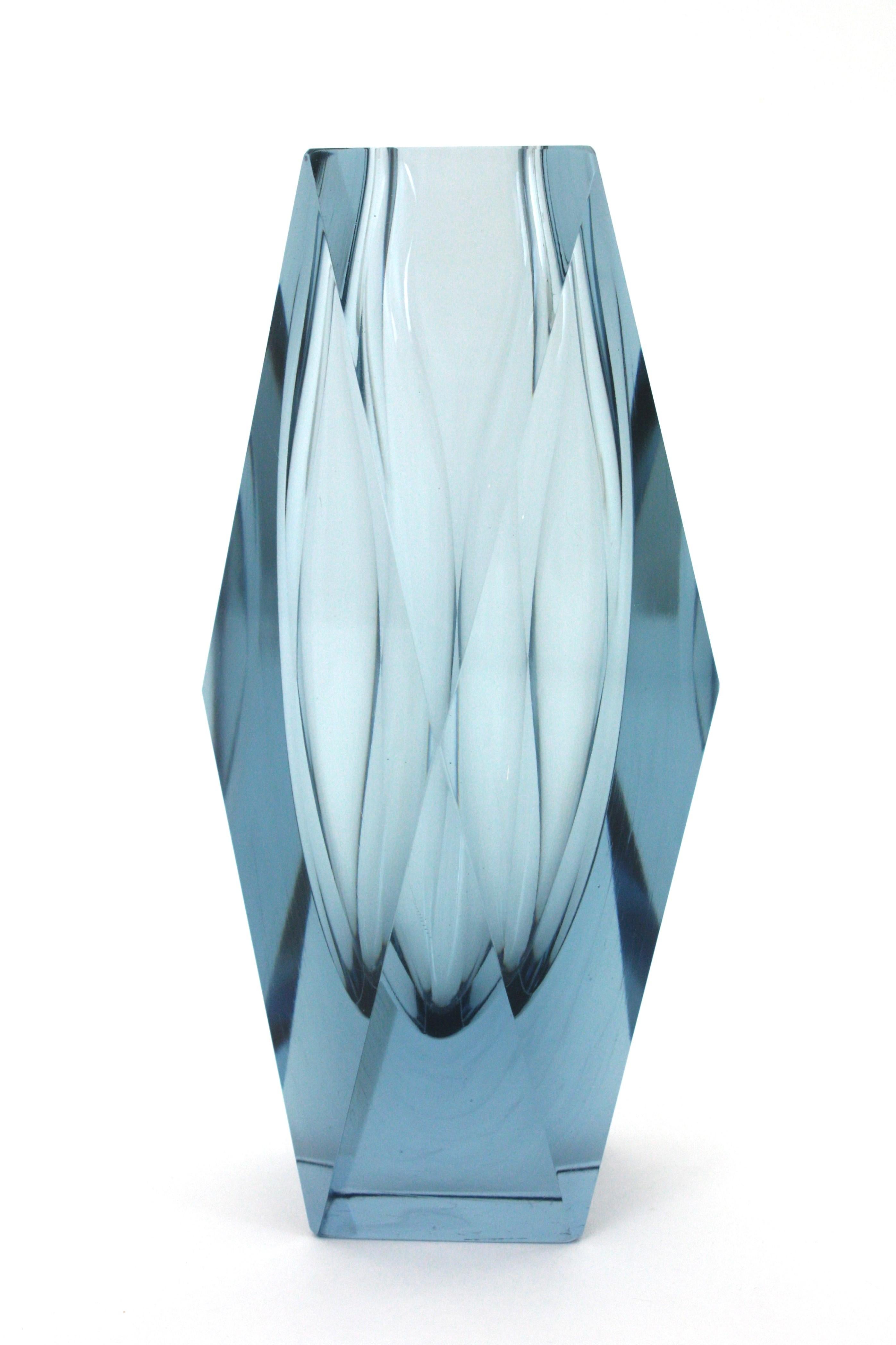 Gran jarrón de cristal artístico azul grisáceo facetado Mandruzzato Murano Sommerso, Italia años 60 en venta 8