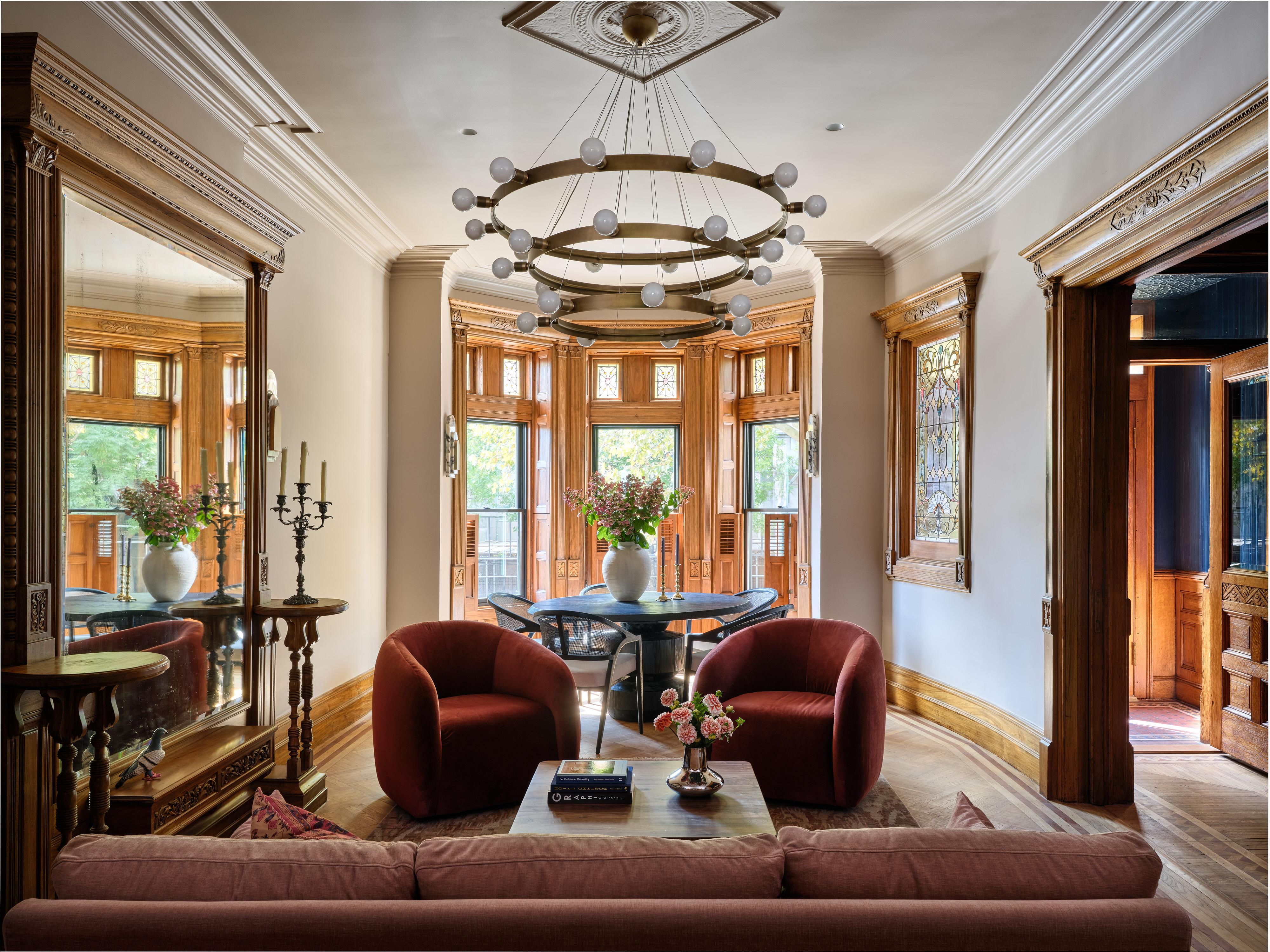 Massive MANHATTAN, lampadario a 3 livelli in ottone, di Blueprint Lighting In condizioni Nuovo in vendita a New York, NY