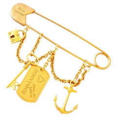 Spilla Charm in oro opaco massiccio con spilla di sicurezza di Rena Lange, anni '90