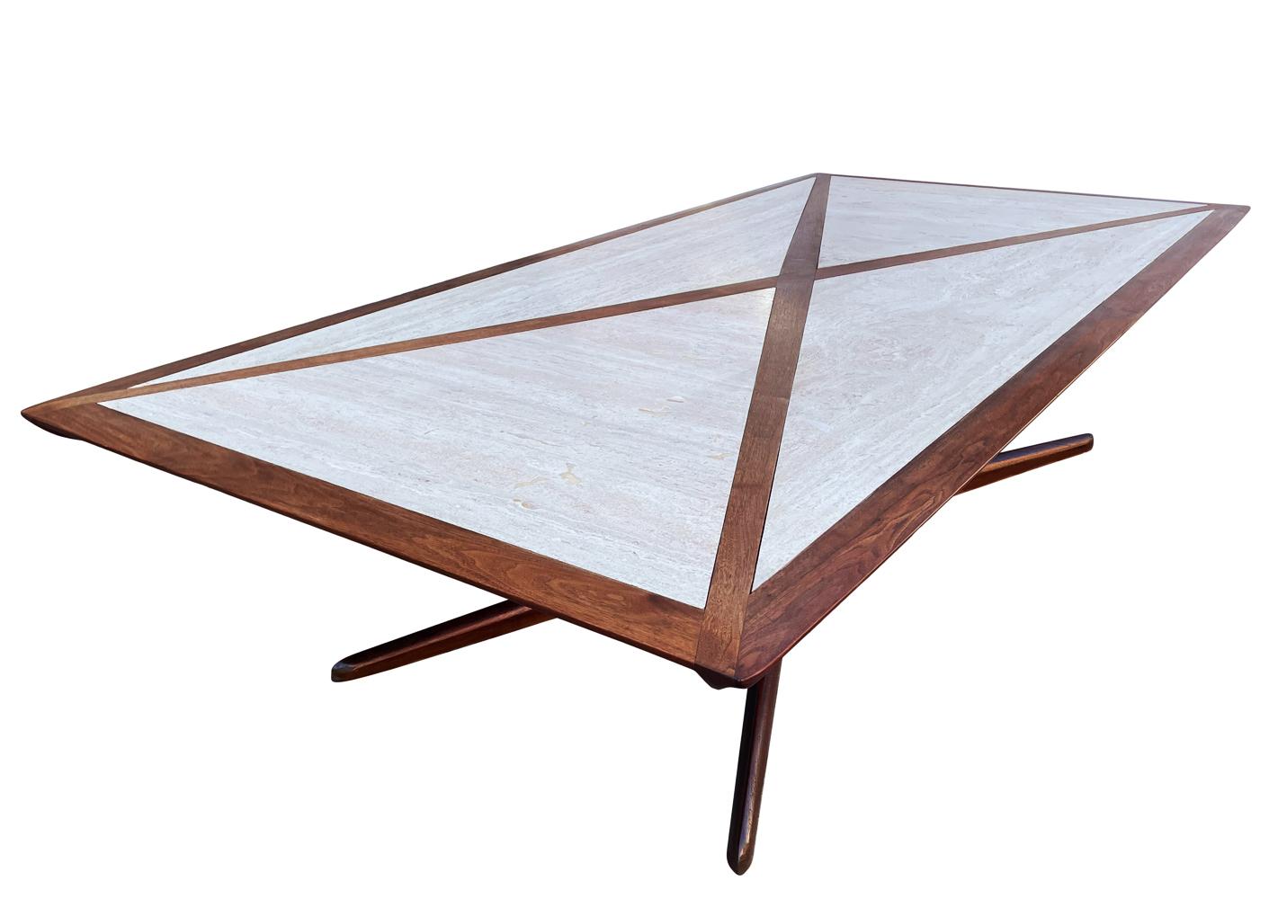 Grande table à manger américaine moderne de studio du milieu du siècle en noyer et travertin en vente 7